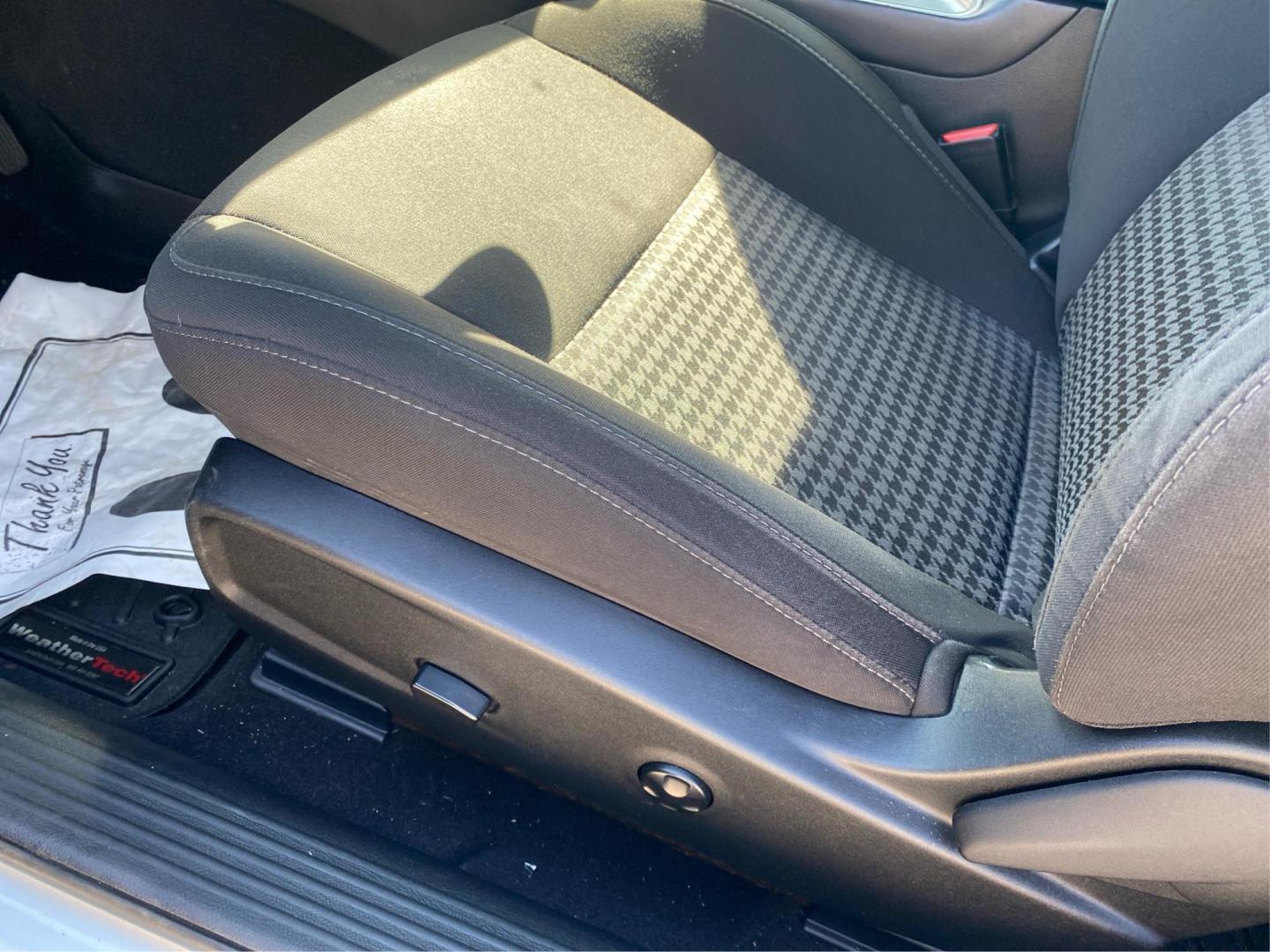 2020 SILVER DODGE CHALLENGER GT (2C3CDZKGXLH) with an 3.6L engine, Automatic transmission, located at 908 SE 14th Street, Des Moines, IA, 50317, (515) 281-0330, 41.580303, -93.597046 - Photo#17