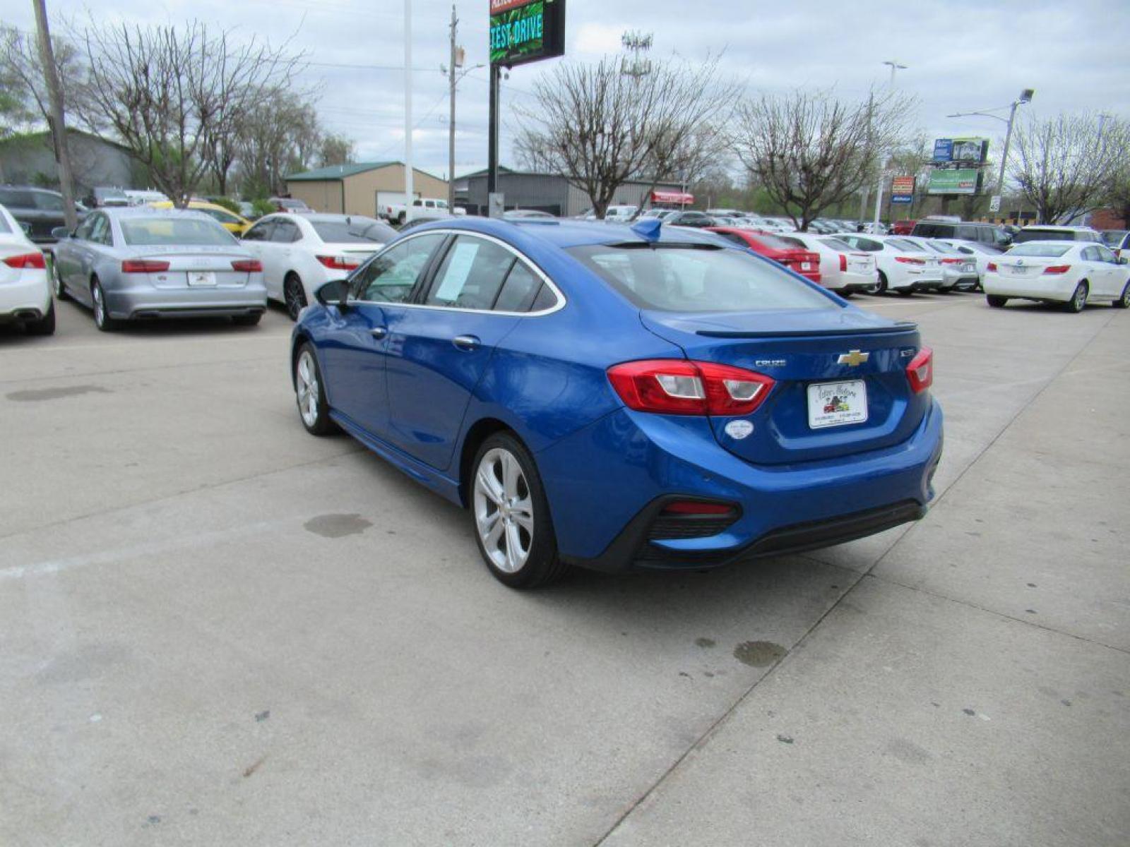 2017 BLUE CHEVROLET CRUZE PREMIER (1G1BF5SM0H7) with an 1.4L engine, Automatic transmission, located at 908 SE 14th Street, Des Moines, IA, 50317, (515) 281-0330, 41.580303, -93.597046 - Photo #6