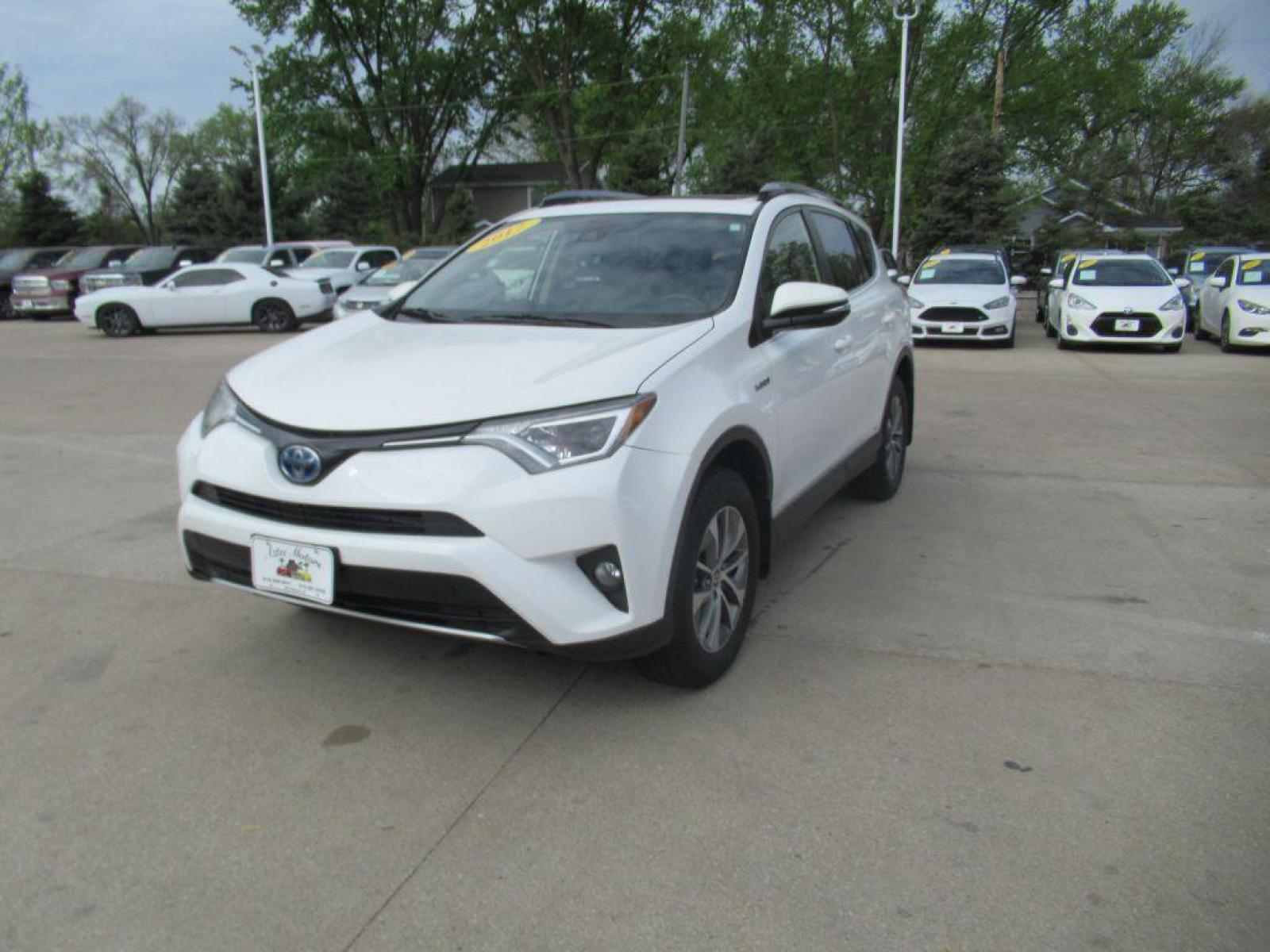 2017 WHITE TOYOTA RAV4 HV LE (JTMRJREV1HD) with an 2.5L engine, Continuously Variable transmission, located at 908 SE 14th Street, Des Moines, IA, 50317, (515) 281-0330, 41.580303, -93.597046 - Photo #0