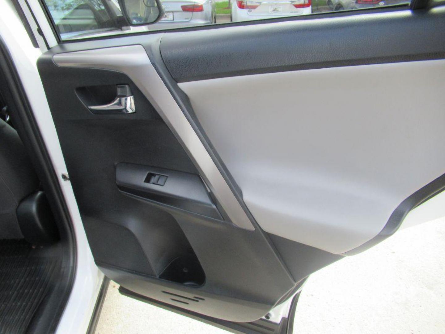2017 WHITE TOYOTA RAV4 HV LE (JTMRJREV1HD) with an 2.5L engine, Continuously Variable transmission, located at 908 SE 14th Street, Des Moines, IA, 50317, (515) 281-0330, 41.580303, -93.597046 - Photo#11