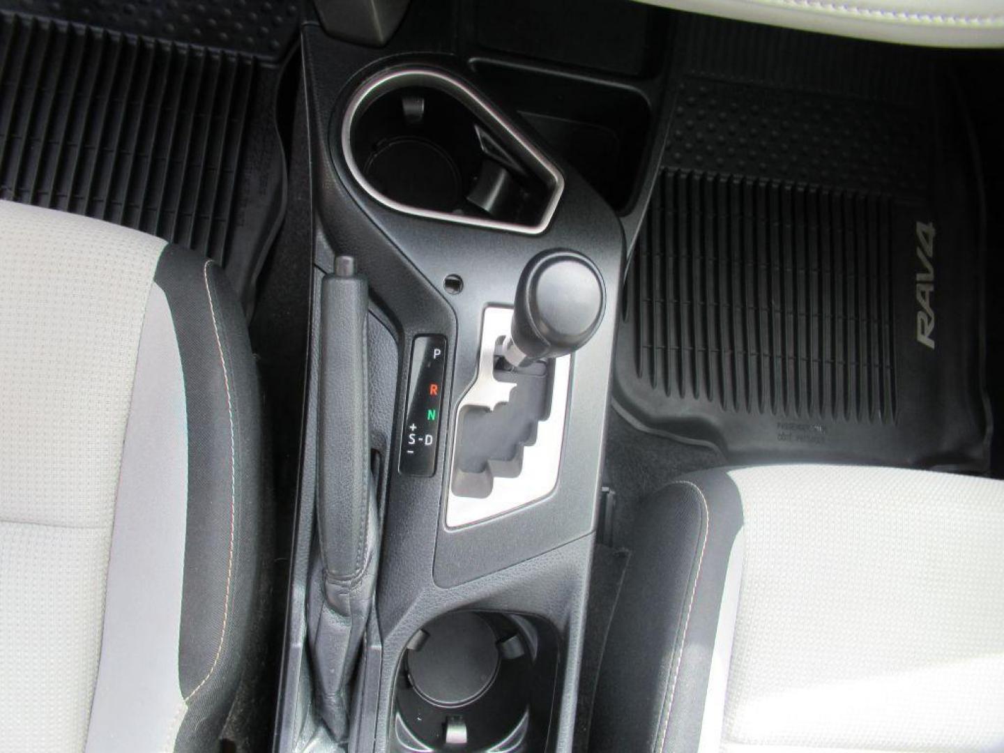 2017 WHITE TOYOTA RAV4 HV LE (JTMRJREV1HD) with an 2.5L engine, Continuously Variable transmission, located at 908 SE 14th Street, Des Moines, IA, 50317, (515) 281-0330, 41.580303, -93.597046 - Photo#19