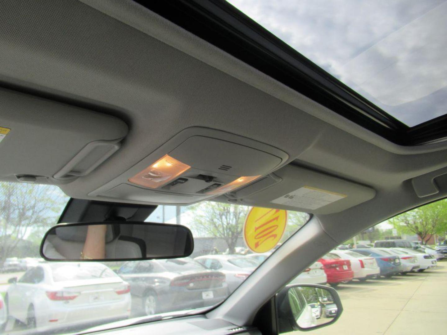 2017 WHITE TOYOTA RAV4 HV LE (JTMRJREV1HD) with an 2.5L engine, Continuously Variable transmission, located at 908 SE 14th Street, Des Moines, IA, 50317, (515) 281-0330, 41.580303, -93.597046 - Photo#23