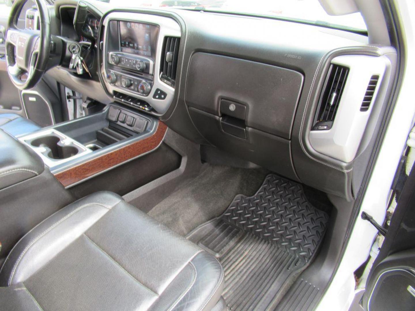 2017 WHITE GMC SIERRA 1500 SLT (3GTU2NEJXHG) with an 6.2L engine, Automatic transmission, located at 908 SE 14th Street, Des Moines, IA, 50317, (515) 281-0330, 41.580303, -93.597046 - Photo#13