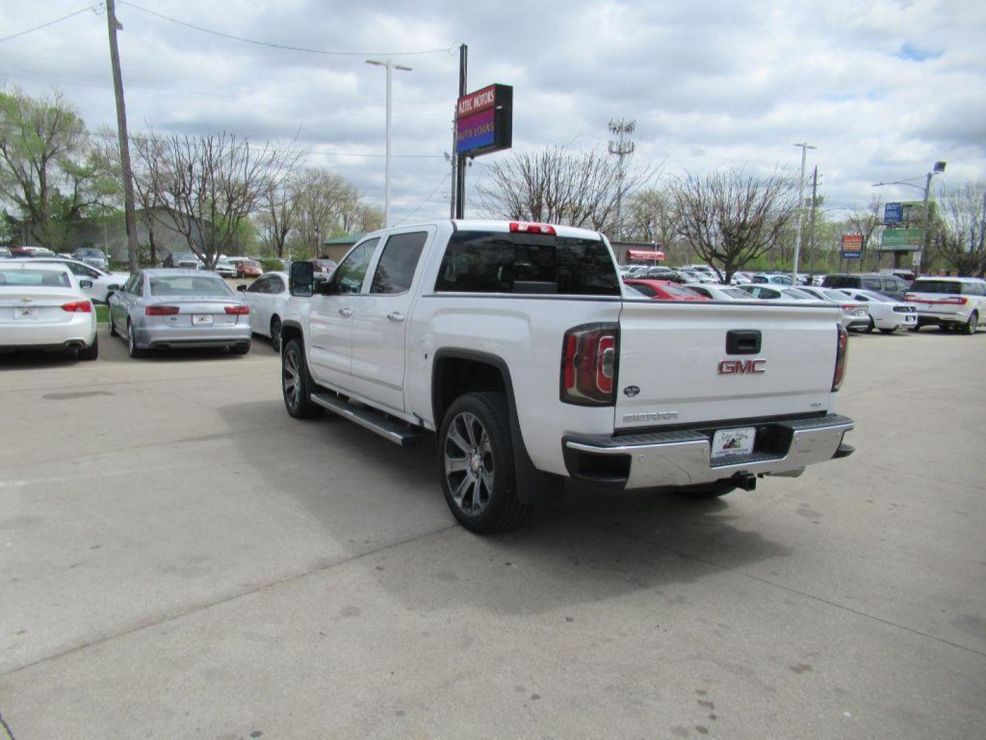 2017 WHITE GMC SIERRA 1500 SLT (3GTU2NEJXHG) with an 6.2L engine, Automatic transmission, located at 908 SE 14th Street, Des Moines, IA, 50317, (515) 281-0330, 41.580303, -93.597046 - Photo#6