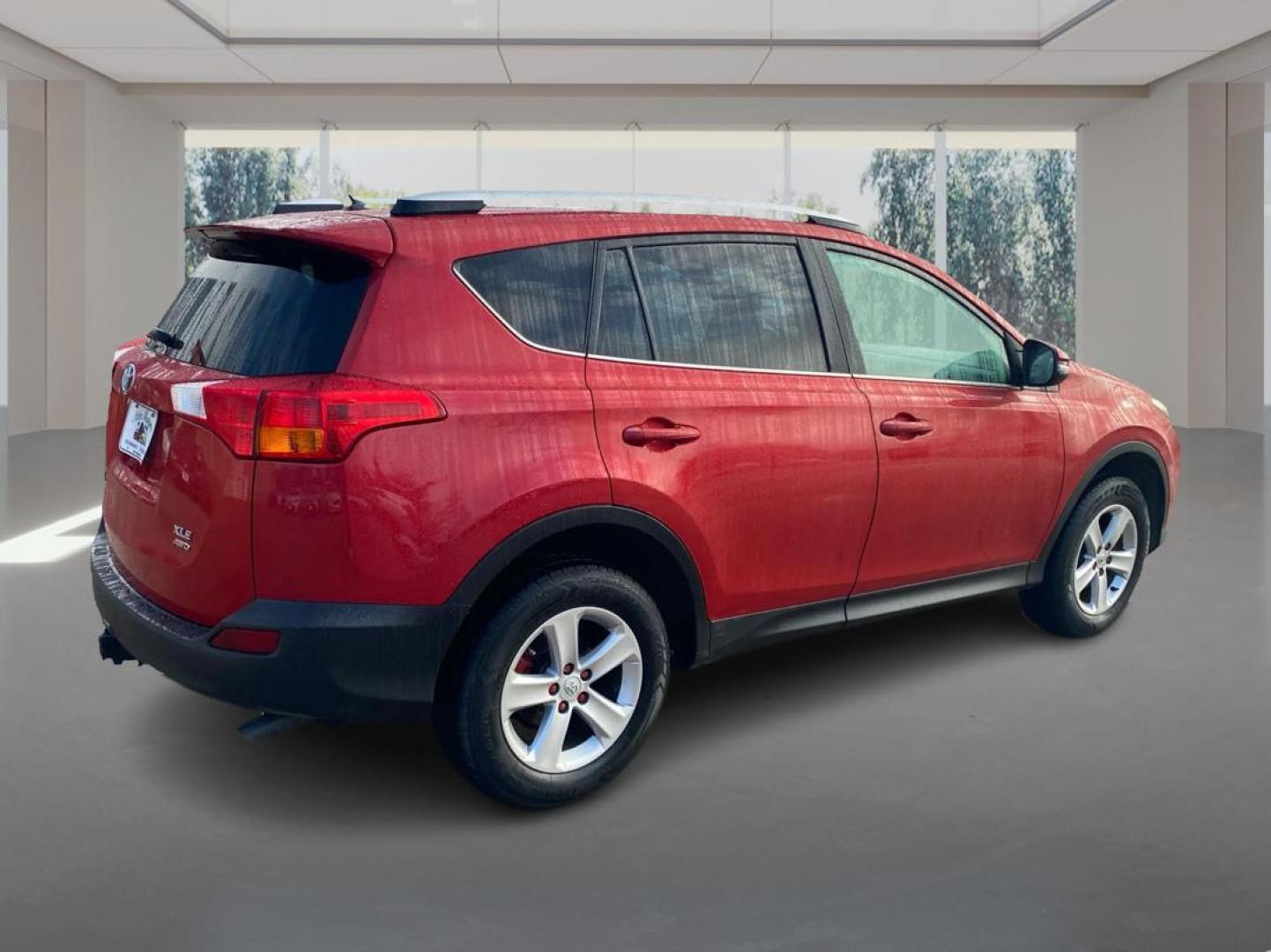 2014 RED TOYOTA RAV4 XLE (2T3RFREV8EW) with an 2.5L engine, Automatic transmission, located at 908 SE 14th Street, Des Moines, IA, 50317, (515) 281-0330, 41.580303, -93.597046 - Photo#2