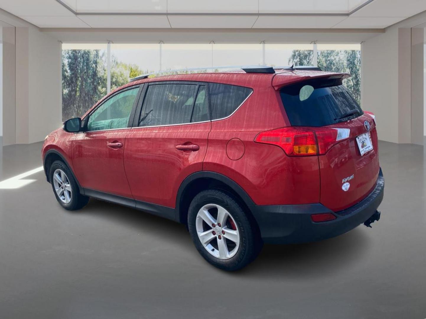 2014 RED TOYOTA RAV4 XLE (2T3RFREV8EW) with an 2.5L engine, Automatic transmission, located at 908 SE 14th Street, Des Moines, IA, 50317, (515) 281-0330, 41.580303, -93.597046 - Photo#4