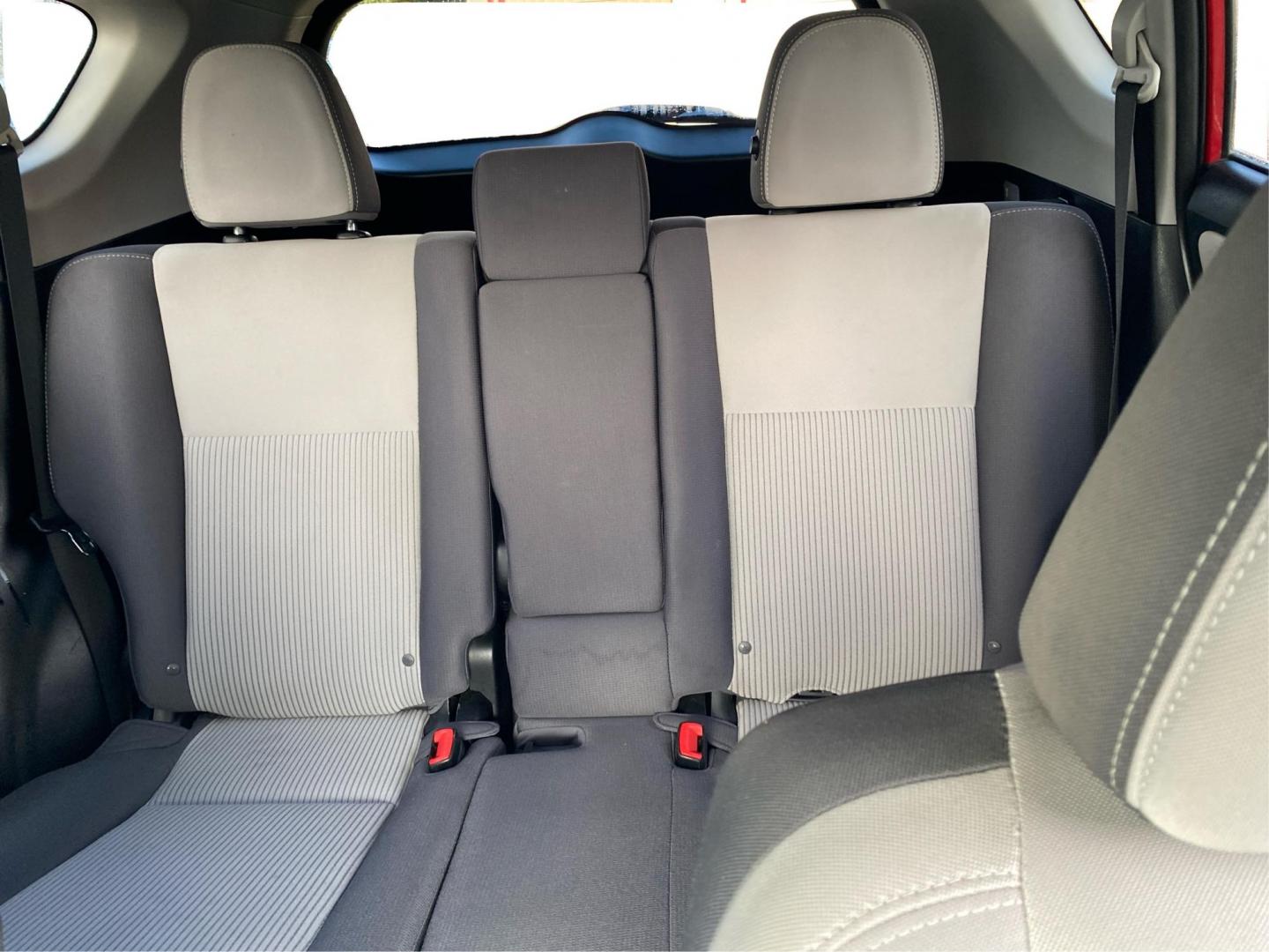 2014 RED TOYOTA RAV4 XLE (2T3RFREV8EW) with an 2.5L engine, Automatic transmission, located at 908 SE 14th Street, Des Moines, IA, 50317, (515) 281-0330, 41.580303, -93.597046 - Photo#14