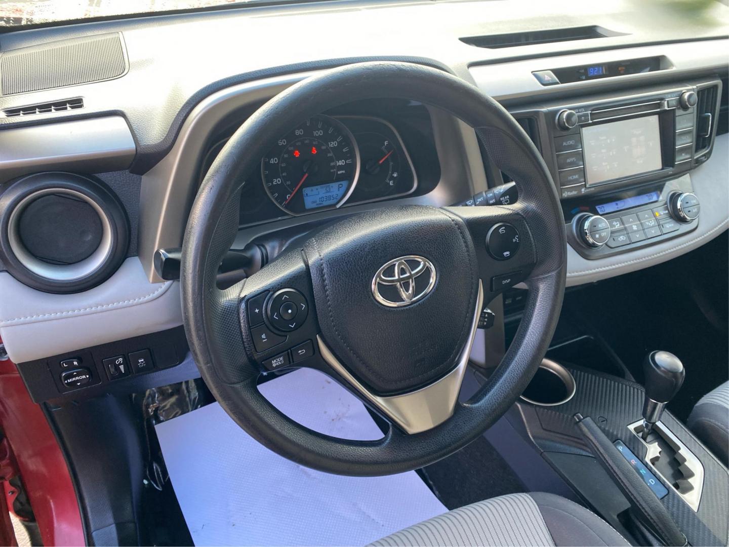 2014 RED TOYOTA RAV4 XLE (2T3RFREV8EW) with an 2.5L engine, Automatic transmission, located at 908 SE 14th Street, Des Moines, IA, 50317, (515) 281-0330, 41.580303, -93.597046 - Photo#16