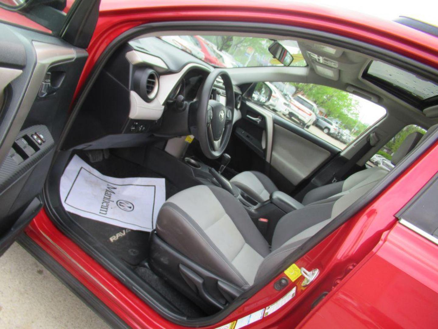 2014 RED TOYOTA RAV4 XLE (2T3RFREV8EW) with an 2.5L engine, Automatic transmission, located at 908 SE 14th Street, Des Moines, IA, 50317, (515) 281-0330, 41.580303, -93.597046 - Photo#25
