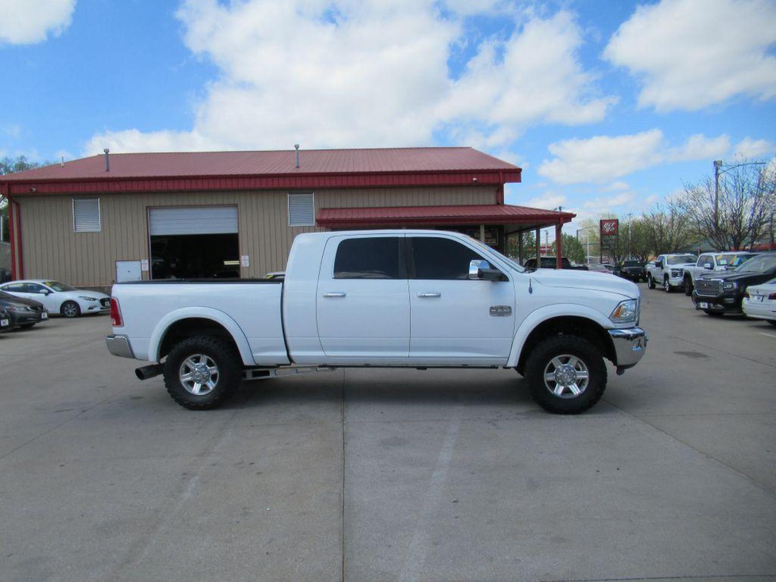 2013 WHITE RAM 2500 LONGHORN (3C6UR5PLXDG) with an 6.7L engine, Automatic transmission, located at 908 SE 14th Street, Des Moines, IA, 50317, (515) 281-0330, 41.580303, -93.597046 - Photo #3