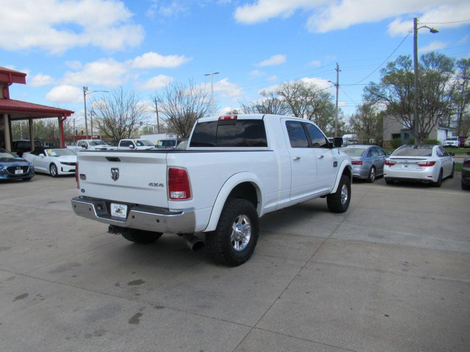 2013 WHITE RAM 2500 LONGHORN (3C6UR5PLXDG) with an 6.7L engine, Automatic transmission, located at 908 SE 14th Street, Des Moines, IA, 50317, (515) 281-0330, 41.580303, -93.597046 - Photo #4