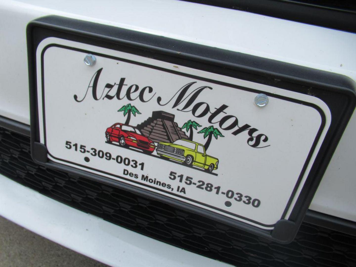 2017 WHITE DODGE DURANGO GT (1C4RDJDG0HC) with an 3.6L engine, Automatic transmission, located at 908 SE 14th Street, Des Moines, IA, 50317, (515) 281-0330, 41.580303, -93.597046 - Photo#8
