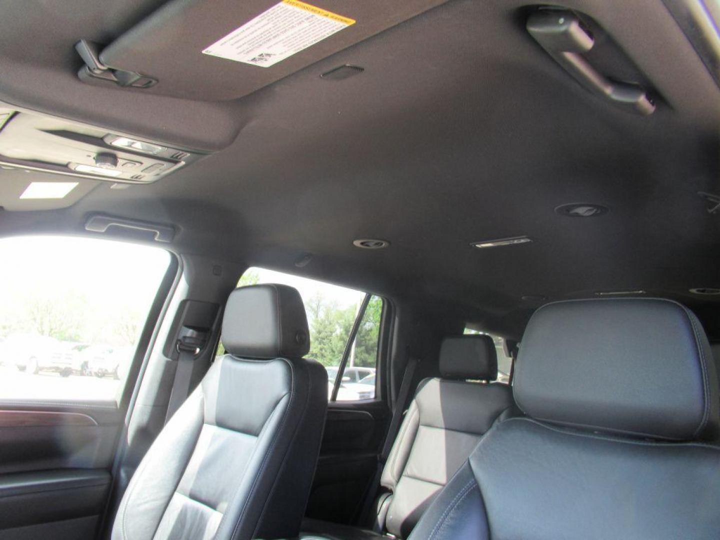 2021 WHITE CHEVROLET TAHOE LT (1GNSKNKD8MR) with an 5.3L engine, Automatic transmission, located at 908 SE 14th Street, Des Moines, IA, 50317, (515) 281-0330, 41.580303, -93.597046 - Photo#18