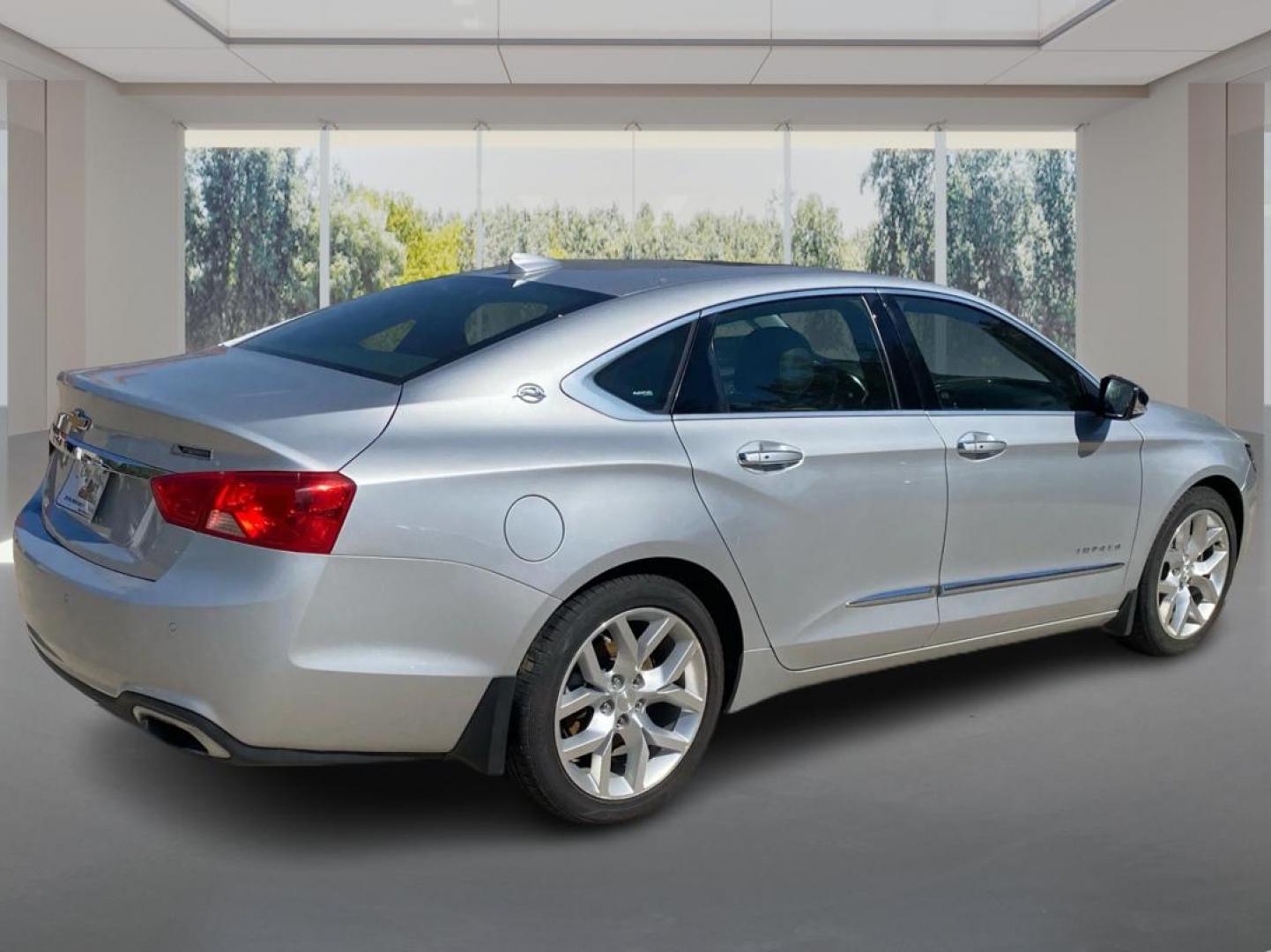 2017 SILVER CHEVROLET IMPALA PREMIER (1G1145S34HU) with an 3.6L engine, Automatic transmission, located at 908 SE 14th Street, Des Moines, IA, 50317, (515) 281-0330, 41.580303, -93.597046 - Photo#2