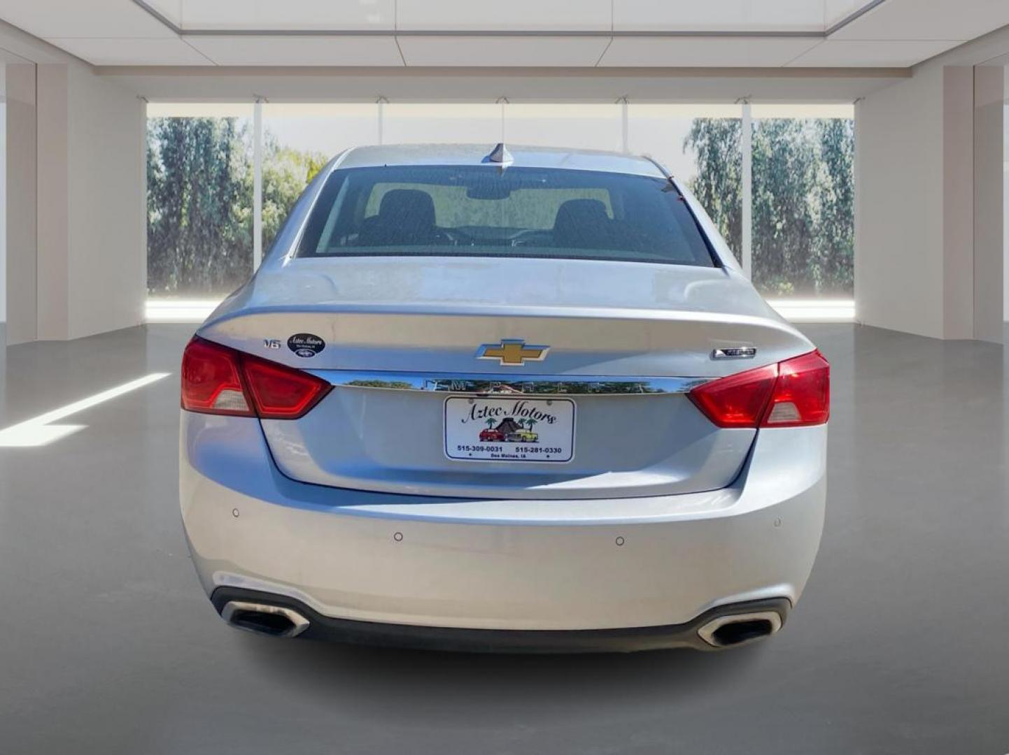 2017 SILVER CHEVROLET IMPALA PREMIER (1G1145S34HU) with an 3.6L engine, Automatic transmission, located at 908 SE 14th Street, Des Moines, IA, 50317, (515) 281-0330, 41.580303, -93.597046 - Photo#3