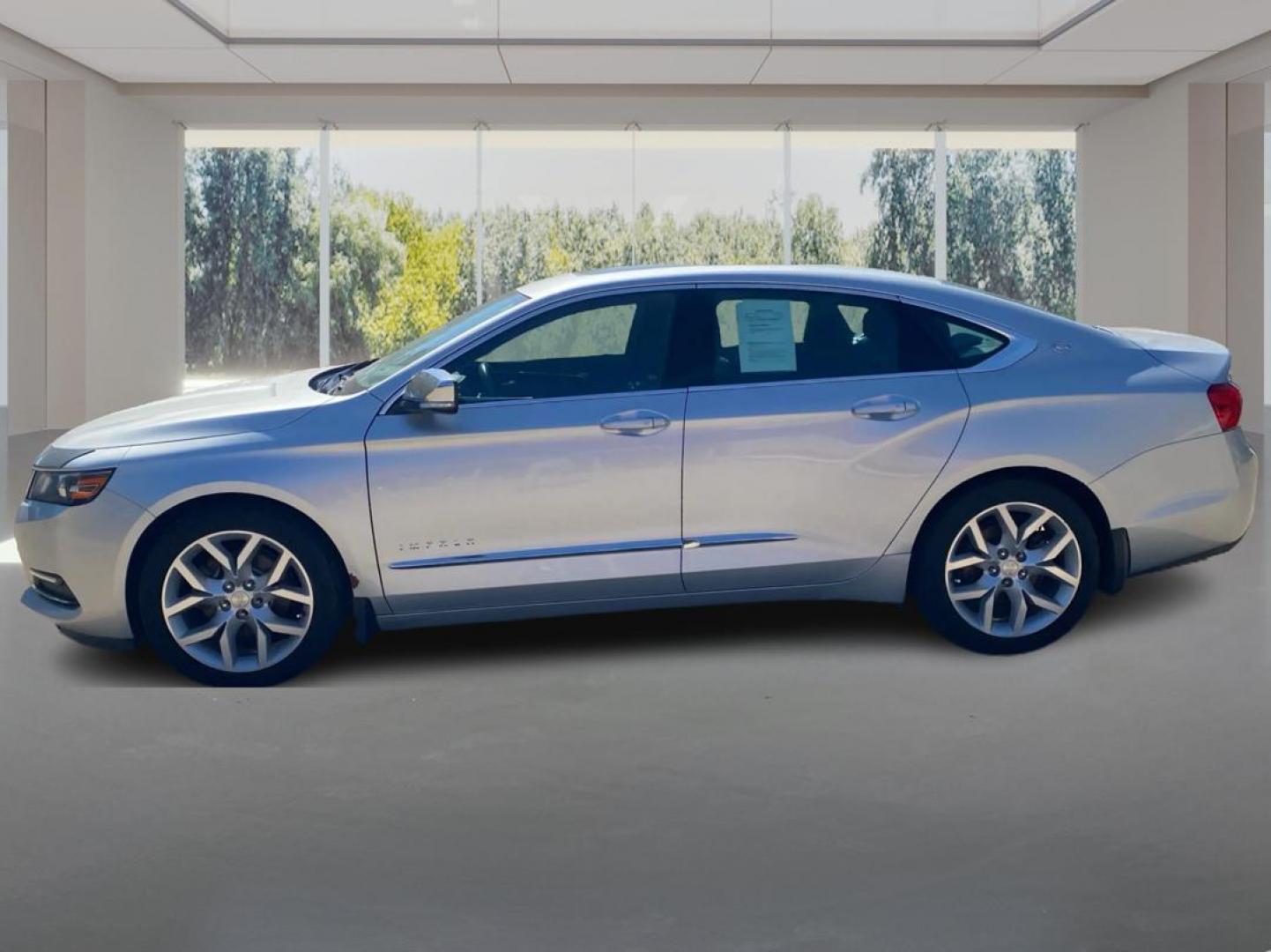 2017 SILVER CHEVROLET IMPALA PREMIER (1G1145S34HU) with an 3.6L engine, Automatic transmission, located at 908 SE 14th Street, Des Moines, IA, 50317, (515) 281-0330, 41.580303, -93.597046 - Photo#5