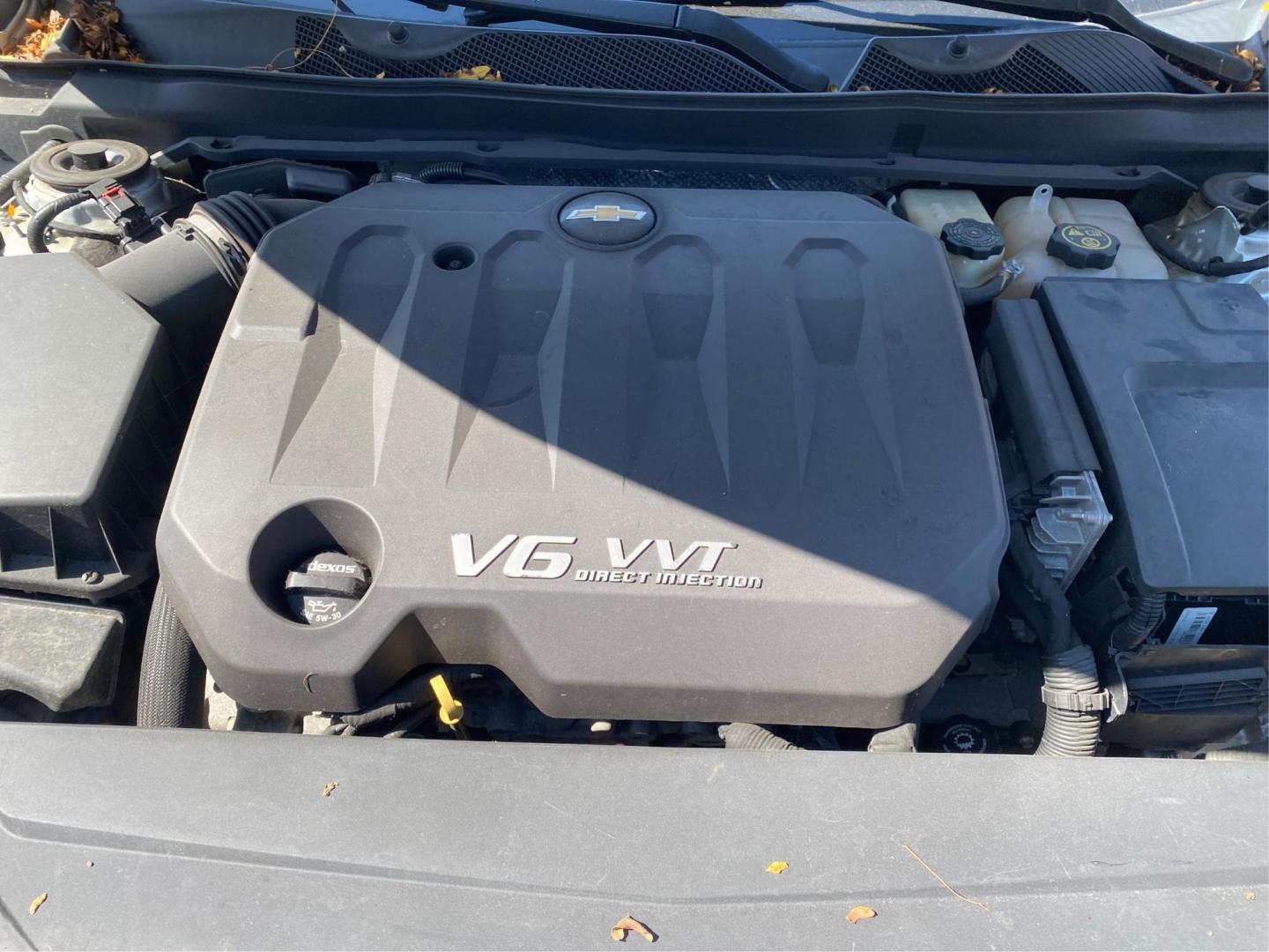 2017 SILVER CHEVROLET IMPALA PREMIER (1G1145S34HU) with an 3.6L engine, Automatic transmission, located at 908 SE 14th Street, Des Moines, IA, 50317, (515) 281-0330, 41.580303, -93.597046 - Photo#10