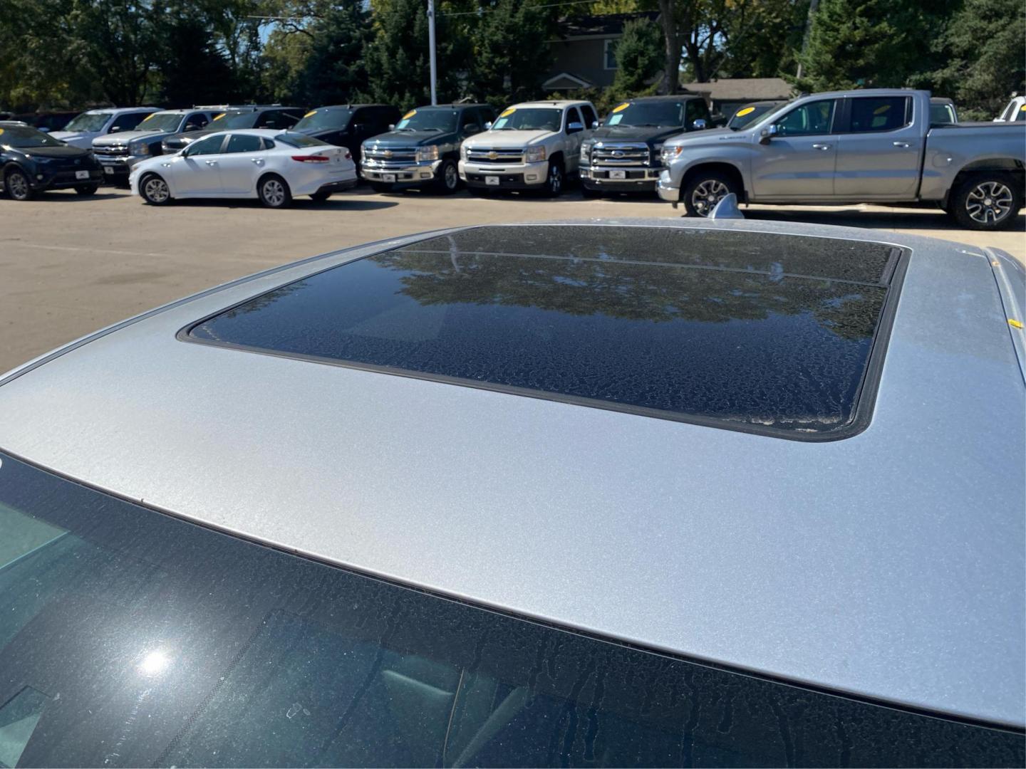 2017 SILVER CHEVROLET IMPALA PREMIER (1G1145S34HU) with an 3.6L engine, Automatic transmission, located at 908 SE 14th Street, Des Moines, IA, 50317, (515) 281-0330, 41.580303, -93.597046 - Photo#11