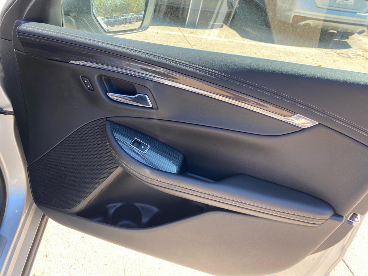 2017 SILVER CHEVROLET IMPALA PREMIER (1G1145S34HU) with an 3.6L engine, Automatic transmission, located at 908 SE 14th Street, Des Moines, IA, 50317, (515) 281-0330, 41.580303, -93.597046 - Photo#20
