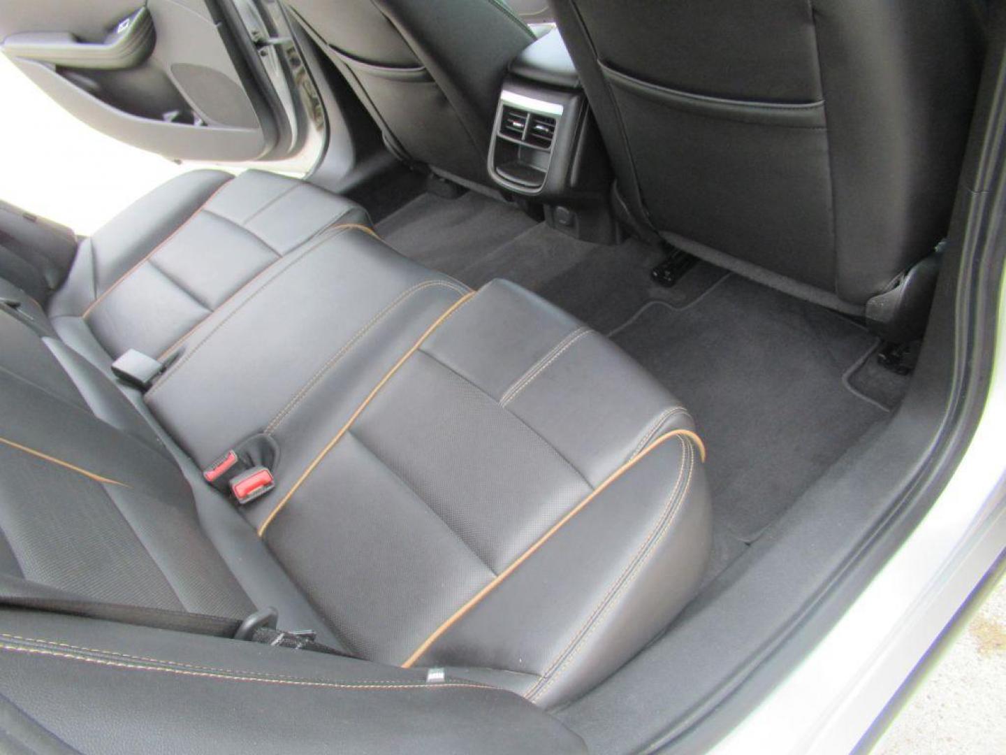 2017 SILVER CHEVROLET IMPALA PREMIER (1G1145S34HU) with an 3.6L engine, Automatic transmission, located at 908 SE 14th Street, Des Moines, IA, 50317, (515) 281-0330, 41.580303, -93.597046 - Photo#14