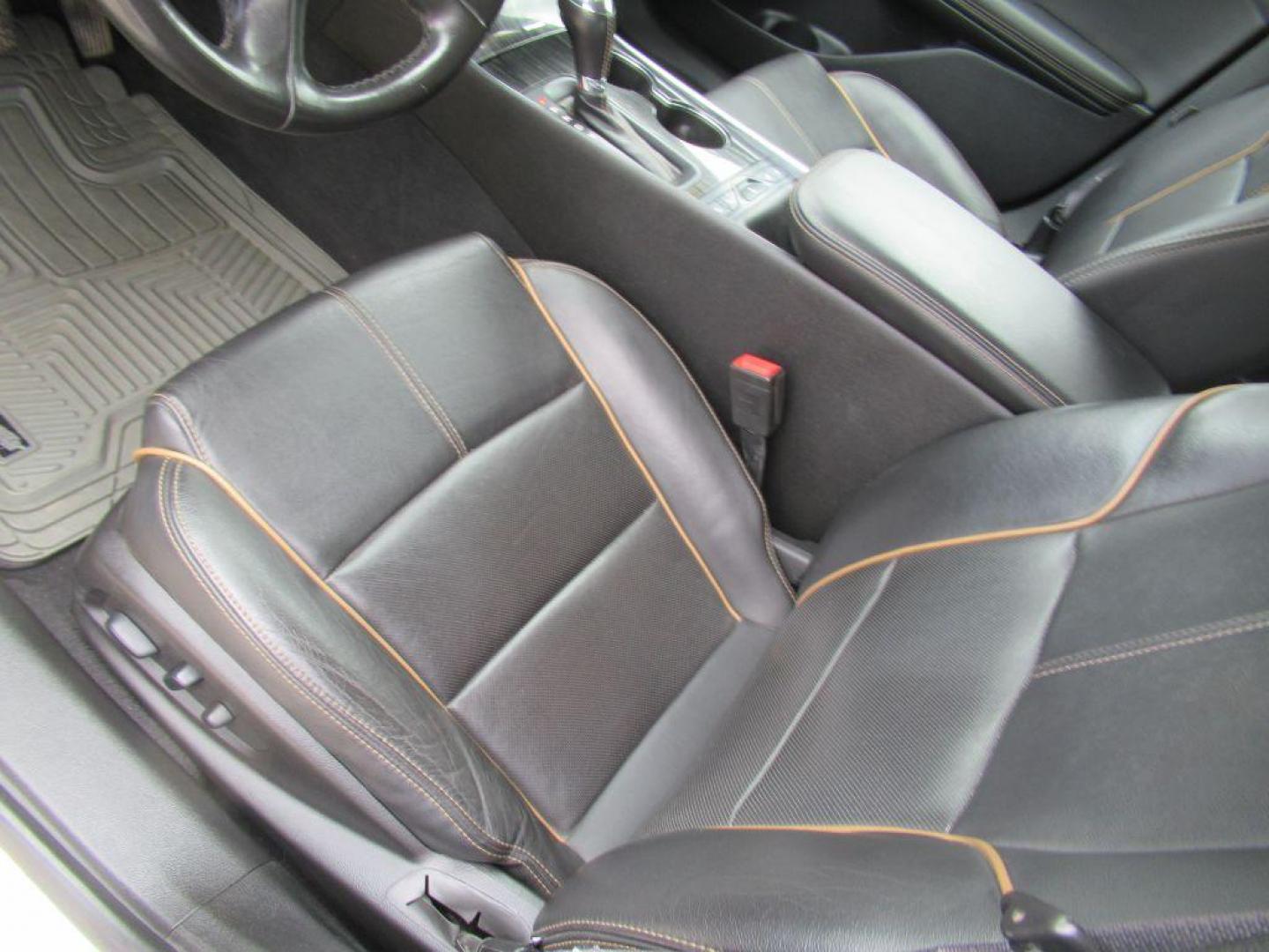 2017 SILVER CHEVROLET IMPALA PREMIER (1G1145S34HU) with an 3.6L engine, Automatic transmission, located at 908 SE 14th Street, Des Moines, IA, 50317, (515) 281-0330, 41.580303, -93.597046 - Photo#16