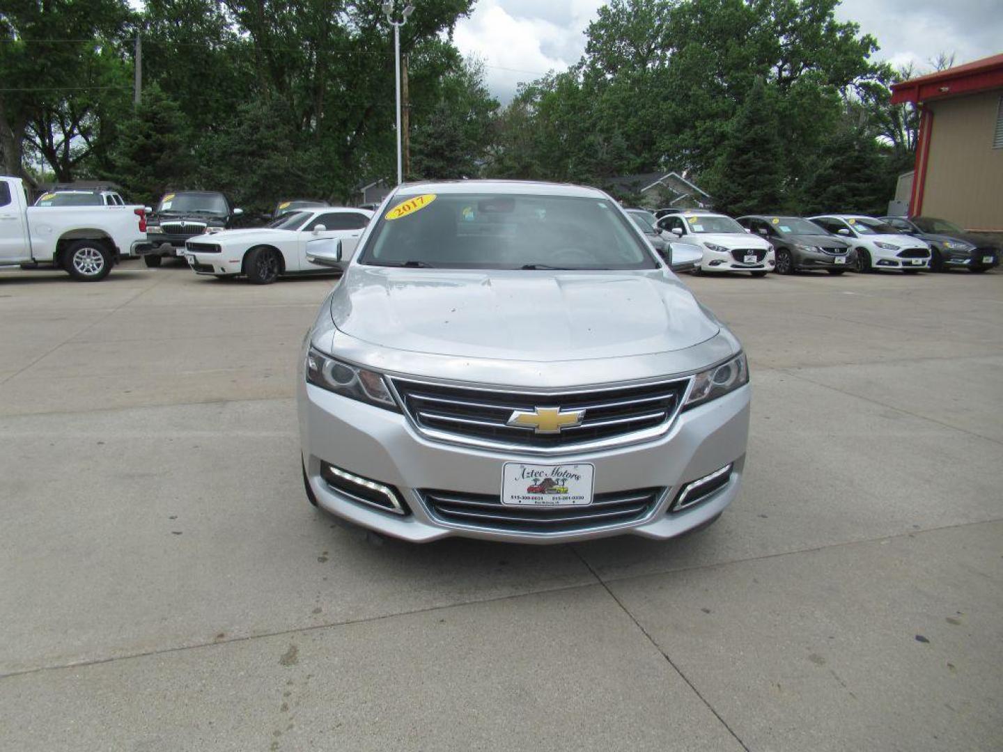 2017 SILVER CHEVROLET IMPALA PREMIER (1G1145S34HU) with an 3.6L engine, Automatic transmission, located at 908 SE 14th Street, Des Moines, IA, 50317, (515) 281-0330, 41.580303, -93.597046 - Photo#1