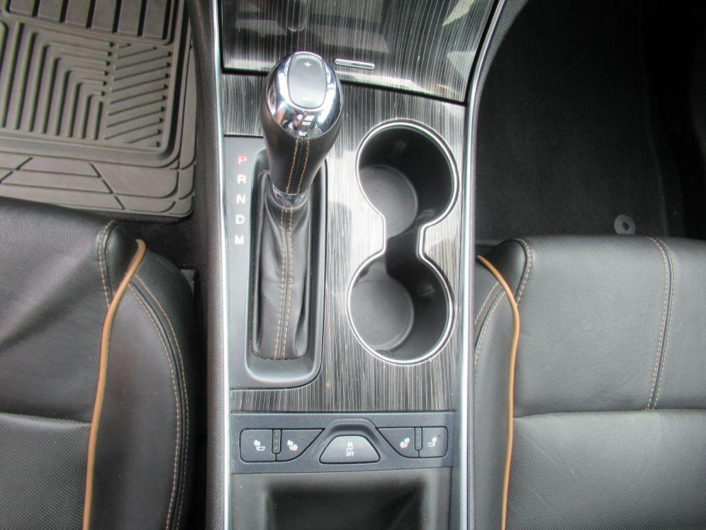 2017 SILVER CHEVROLET IMPALA PREMIER (1G1145S34HU) with an 3.6L engine, Automatic transmission, located at 908 SE 14th Street, Des Moines, IA, 50317, (515) 281-0330, 41.580303, -93.597046 - Photo#19
