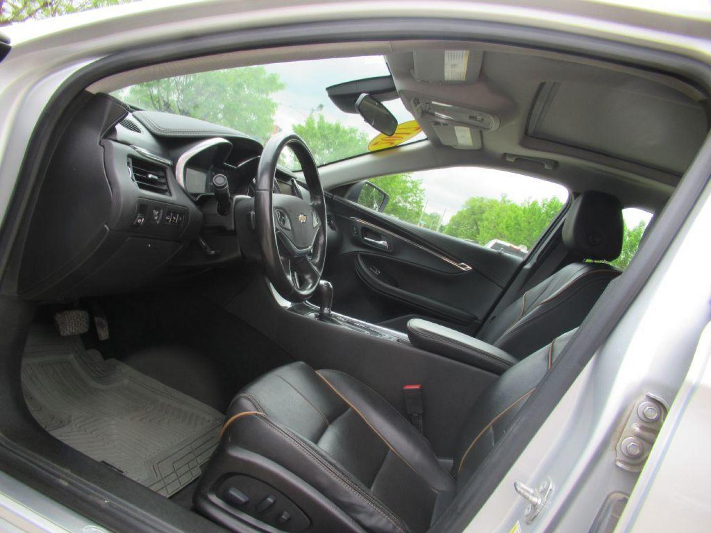 2017 SILVER CHEVROLET IMPALA PREMIER (1G1145S34HU) with an 3.6L engine, Automatic transmission, located at 908 SE 14th Street, Des Moines, IA, 50317, (515) 281-0330, 41.580303, -93.597046 - Photo#24