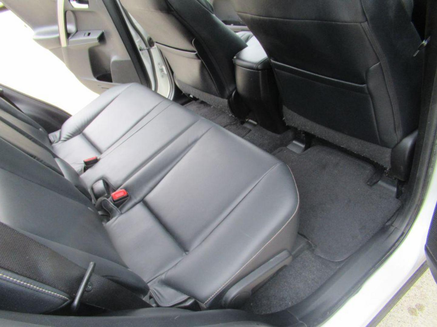 2015 WHITE TOYOTA RAV4 LIMITED (2T3DFREV9FW) with an 2.5L engine, Automatic transmission, located at 908 SE 14th Street, Des Moines, IA, 50317, (515) 281-0330, 41.580303, -93.597046 - Photo#14