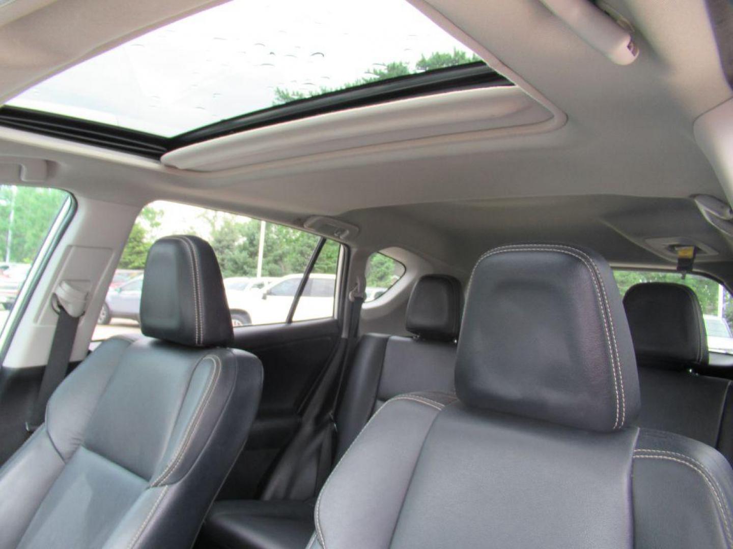 2015 WHITE TOYOTA RAV4 LIMITED (2T3DFREV9FW) with an 2.5L engine, Automatic transmission, located at 908 SE 14th Street, Des Moines, IA, 50317, (515) 281-0330, 41.580303, -93.597046 - Photo#17
