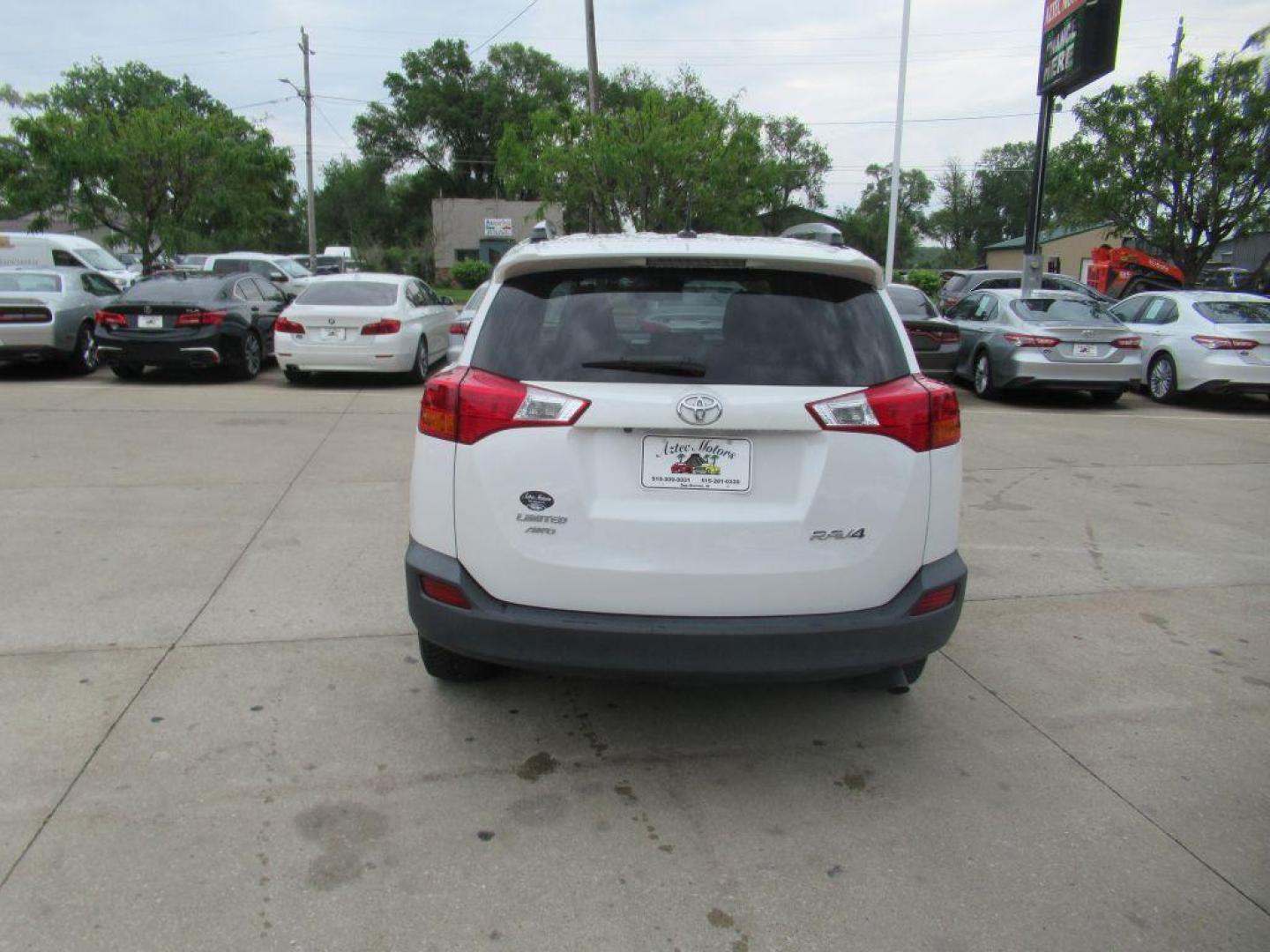 2015 WHITE TOYOTA RAV4 LIMITED (2T3DFREV9FW) with an 2.5L engine, Automatic transmission, located at 908 SE 14th Street, Des Moines, IA, 50317, (515) 281-0330, 41.580303, -93.597046 - Photo#5