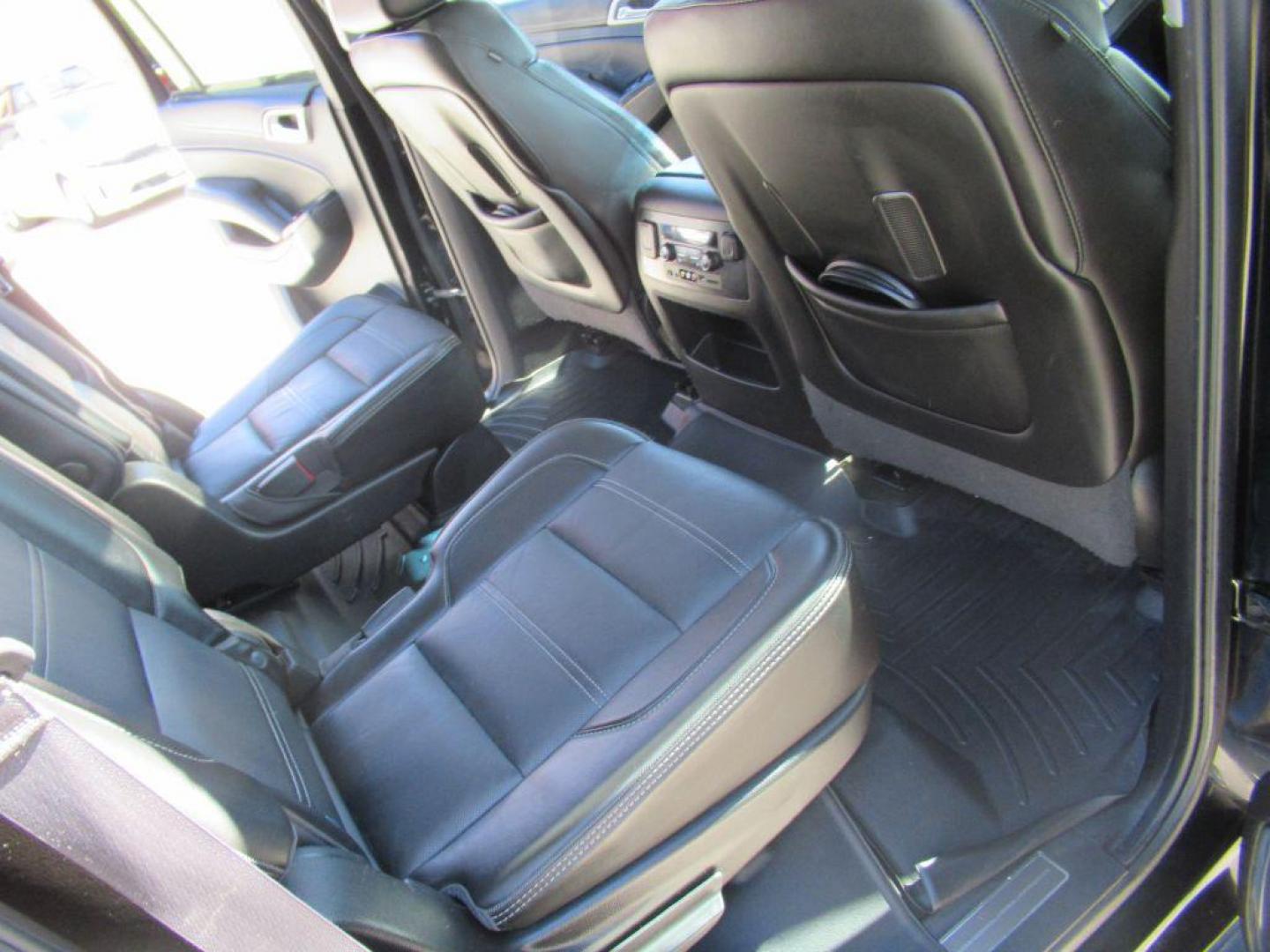 2016 BLACK GMC YUKON DENALI (1GKS2CKJ8GR) with an 6.2L engine, Automatic transmission, located at 908 SE 14th Street, Des Moines, IA, 50317, (515) 281-0330, 41.580303, -93.597046 - Photo#13