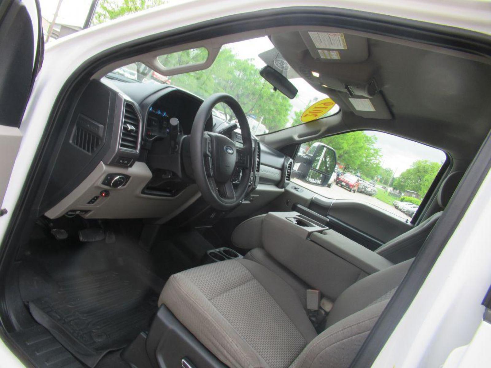 2019 WHITE FORD F250 SUPER DUTY (1FT7W2B60KE) with an 6.2L engine, Automatic transmission, located at 908 SE 14th Street, Des Moines, IA, 50317, (515) 281-0330, 41.580303, -93.597046 - Photo #24