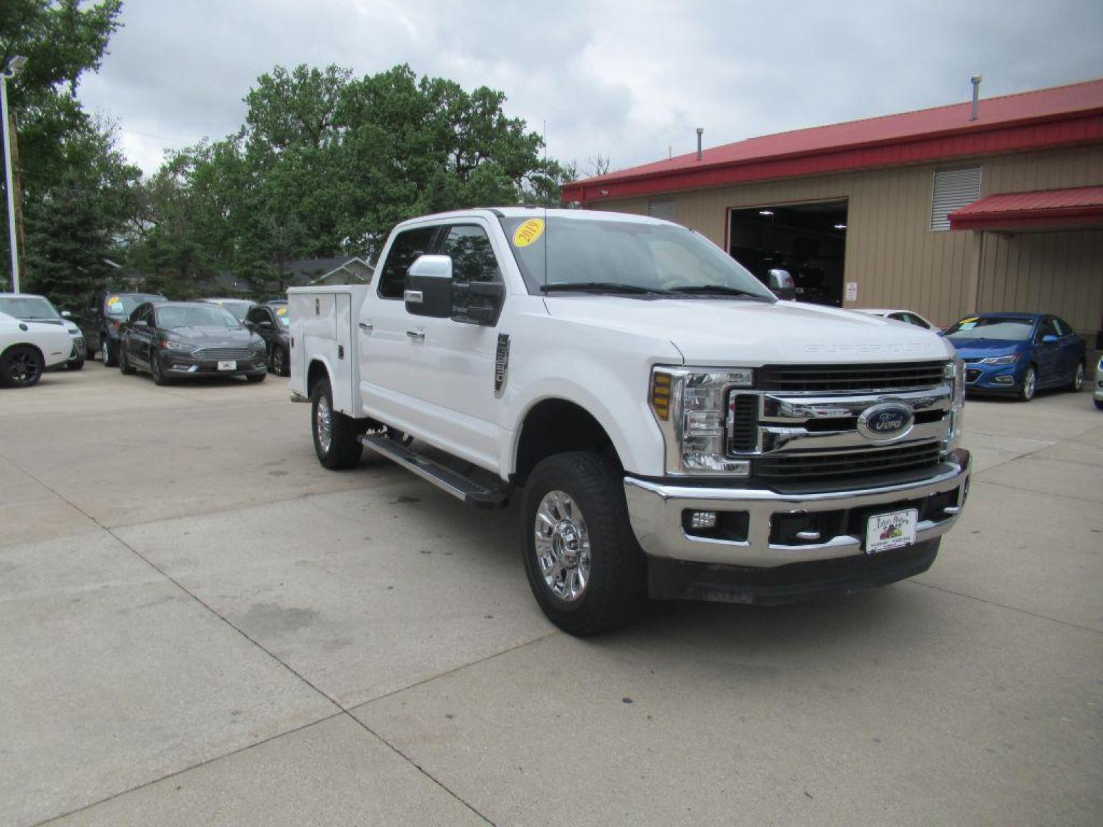 2019 WHITE FORD F250 SUPER DUTY (1FT7W2B60KE) with an 6.2L engine, Automatic transmission, located at 908 SE 14th Street, Des Moines, IA, 50317, (515) 281-0330, 41.580303, -93.597046 - Photo #2