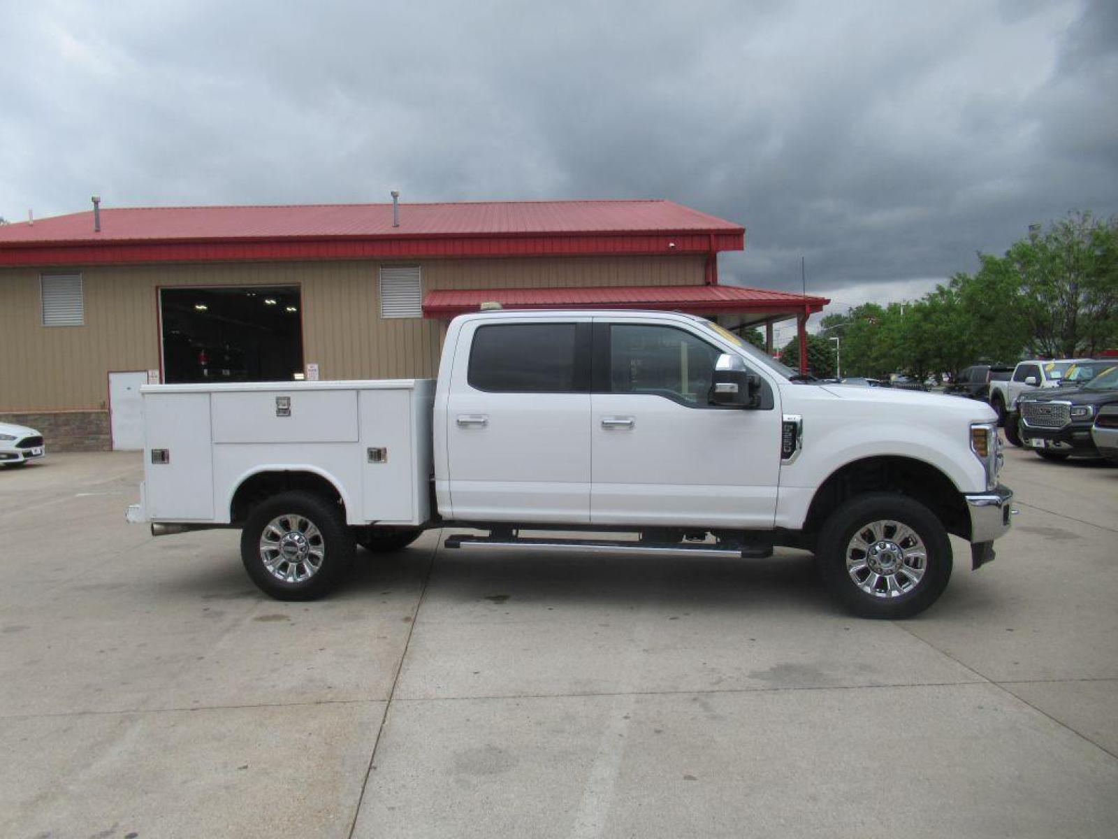 2019 WHITE FORD F250 SUPER DUTY (1FT7W2B60KE) with an 6.2L engine, Automatic transmission, located at 908 SE 14th Street, Des Moines, IA, 50317, (515) 281-0330, 41.580303, -93.597046 - Photo #3