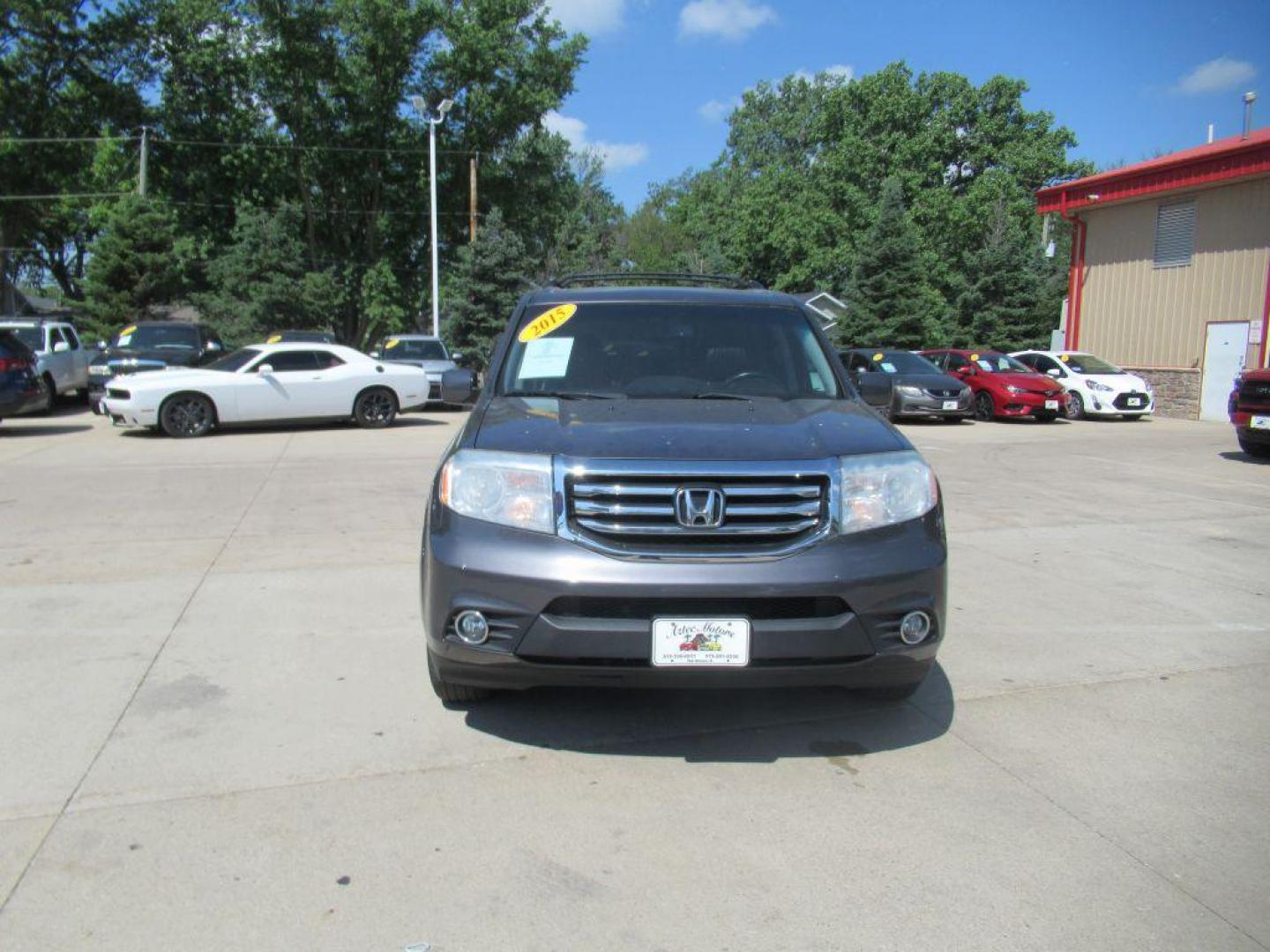 2015 GRAY HONDA PILOT EXL (5FNYF4H50FB) with an 3.5L engine, Automatic transmission, located at 908 SE 14th Street, Des Moines, IA, 50317, (515) 281-0330, 41.580303, -93.597046 - Photo#1