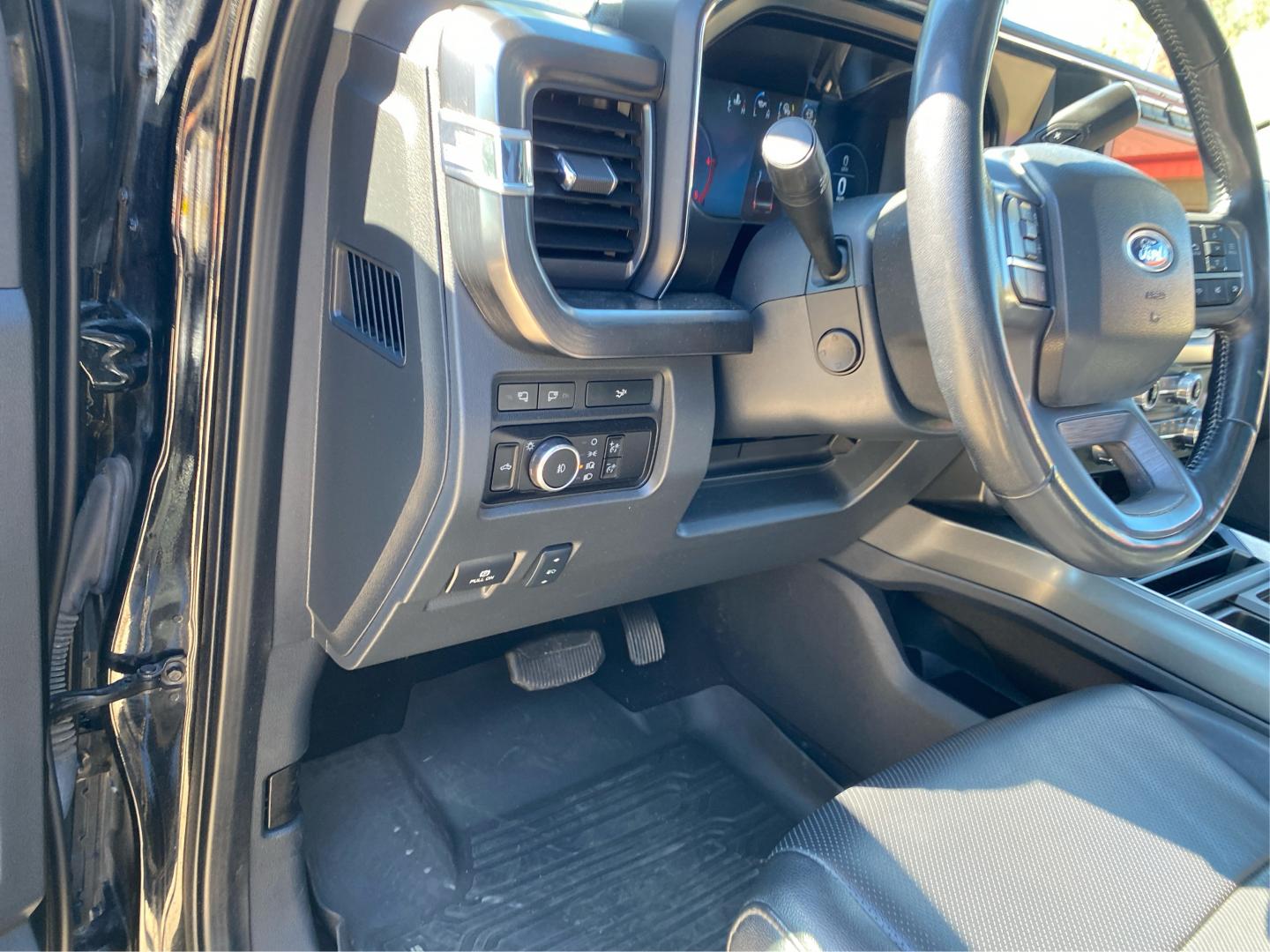 2023 BLACK FORD F250 SUPER DUTY (1FT7W2BT1PE) with an 6.7L engine, Automatic transmission, located at 908 SE 14th Street, Des Moines, IA, 50317, (515) 281-0330, 41.580303, -93.597046- Photo#16