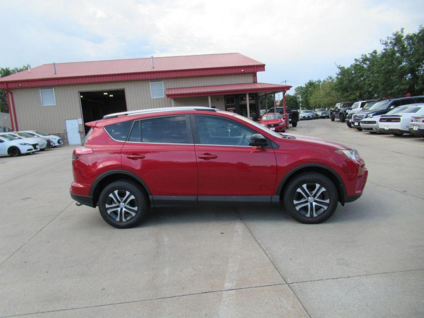 2016 RED TOYOTA RAV4 LE (2T3BFREV7GW) with an 2.5L engine, Automatic transmission, located at 908 SE 14th Street, Des Moines, IA, 50317, (515) 281-0330, 41.580303, -93.597046 - Photo#3