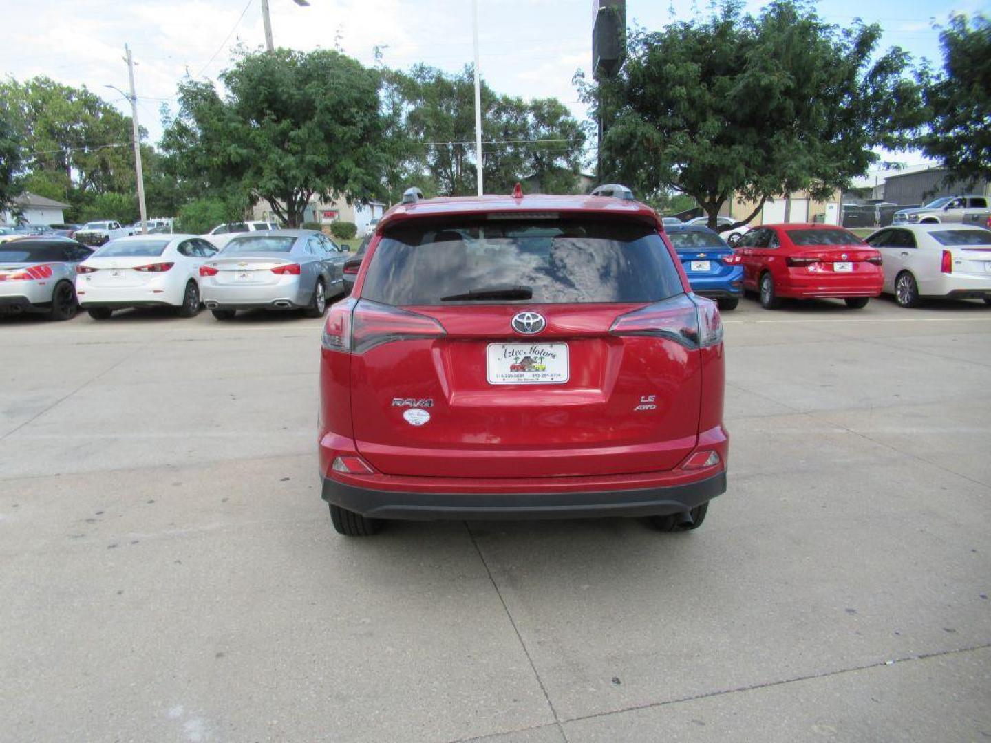2016 RED TOYOTA RAV4 LE (2T3BFREV7GW) with an 2.5L engine, Automatic transmission, located at 908 SE 14th Street, Des Moines, IA, 50317, (515) 281-0330, 41.580303, -93.597046 - Photo#5