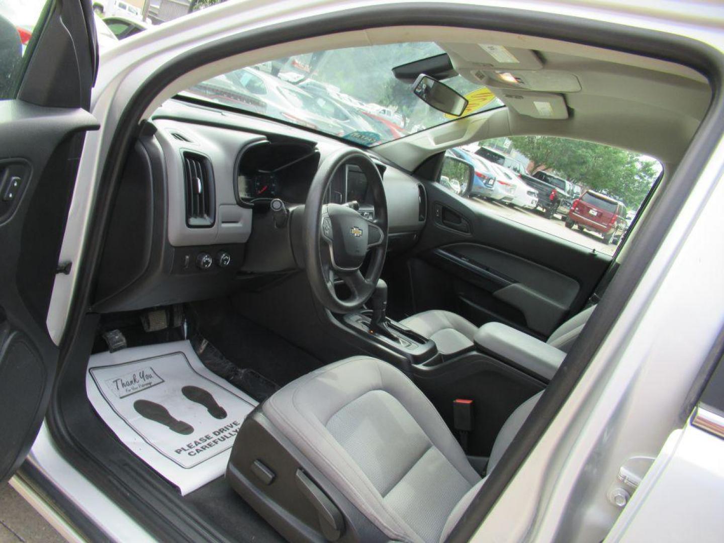 2020 SILVER CHEVROLET COLORADO CREW CAB LT (1GCGTBENXL1) with an 3.6L engine, Automatic transmission, located at 908 SE 14th Street, Des Moines, IA, 50317, (515) 281-0330, 41.580303, -93.597046 - Photo#26