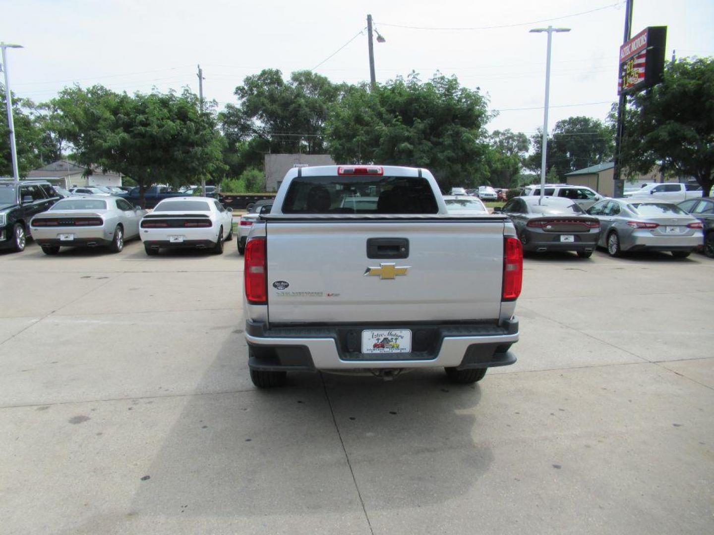 2020 SILVER CHEVROLET COLORADO CREW CAB LT (1GCGTBENXL1) with an 3.6L engine, Automatic transmission, located at 908 SE 14th Street, Des Moines, IA, 50317, (515) 281-0330, 41.580303, -93.597046 - Photo#5