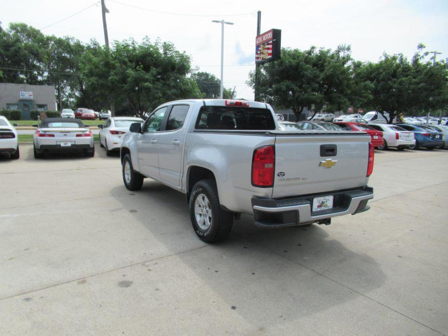 2020 SILVER CHEVROLET COLORADO CREW CAB LT (1GCGTBENXL1) with an 3.6L engine, Automatic transmission, located at 908 SE 14th Street, Des Moines, IA, 50317, (515) 281-0330, 41.580303, -93.597046 - Photo#6