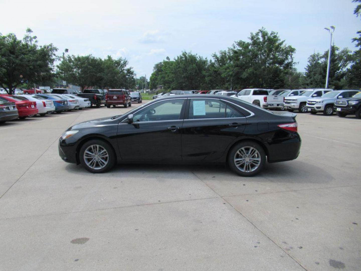 2015 BLACK TOYOTA CAMRY LE (4T1BF1FK3FU) with an 2.5L engine, Automatic transmission, located at 908 SE 14th Street, Des Moines, IA, 50317, (515) 281-0330, 41.580303, -93.597046 - Photo#7