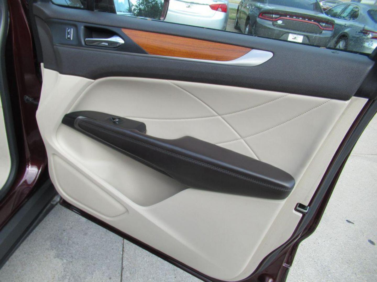 2017 MAROON LINCOLN MKC SELECT (5LMTJ2DH3HU) with an 2.3L engine, Automatic transmission, located at 908 SE 14th Street, Des Moines, IA, 50317, (515) 281-0330, 41.580303, -93.597046 - Photo#12