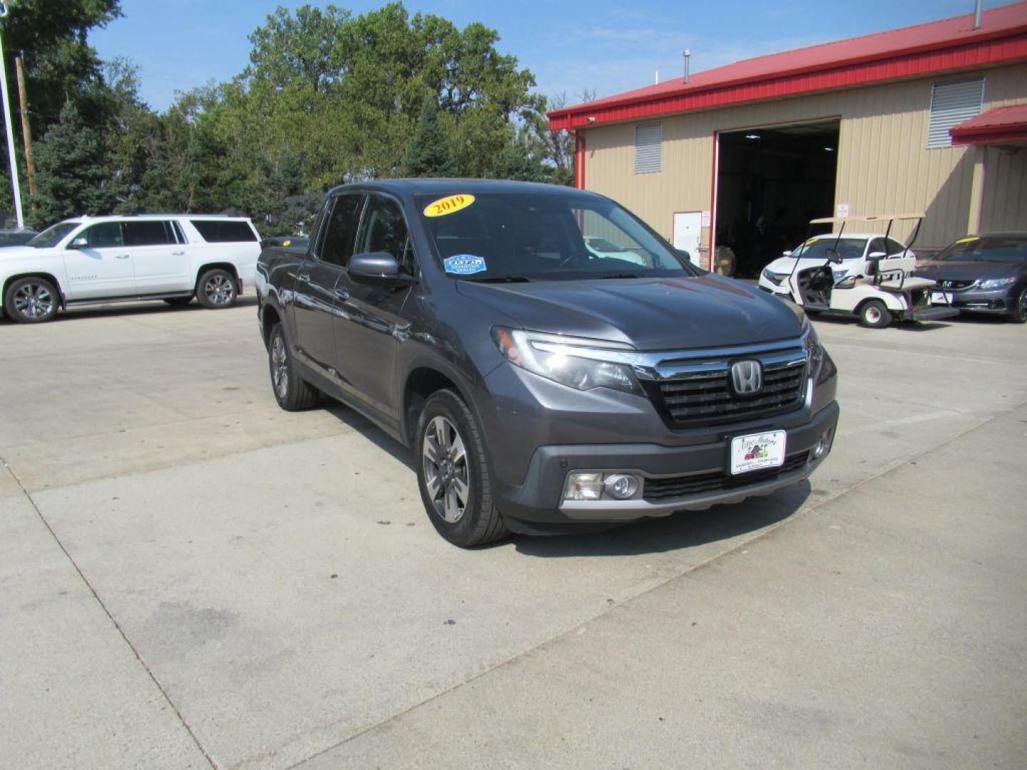 2019 GRAY HONDA RIDGELINE RTL (5FPYK3F7XKB) with an 3.5L engine, Automatic transmission, located at 908 SE 14th Street, Des Moines, IA, 50317, (515) 281-0330, 41.580303, -93.597046 - Photo#2