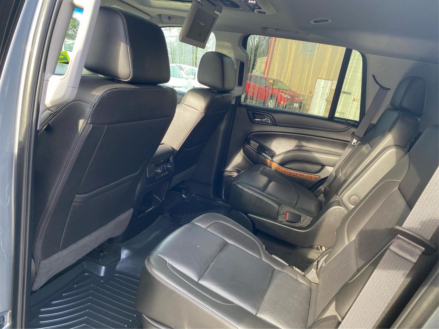 2018 BLUE CHEVROLET TAHOE PREMIER (1GNSKCKC4JR) with an 5.3L engine, Automatic transmission, located at 908 SE 14th Street, Des Moines, IA, 50317, (515) 281-0330, 41.580303, -93.597046 - Photo#9