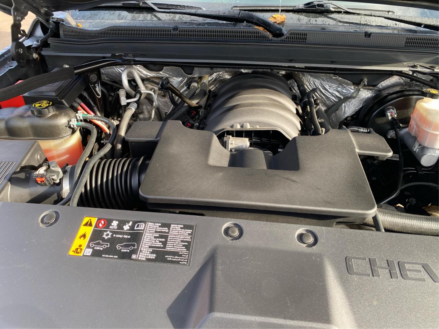 2018 BLUE CHEVROLET TAHOE PREMIER (1GNSKCKC4JR) with an 5.3L engine, Automatic transmission, located at 908 SE 14th Street, Des Moines, IA, 50317, (515) 281-0330, 41.580303, -93.597046 - Photo#10