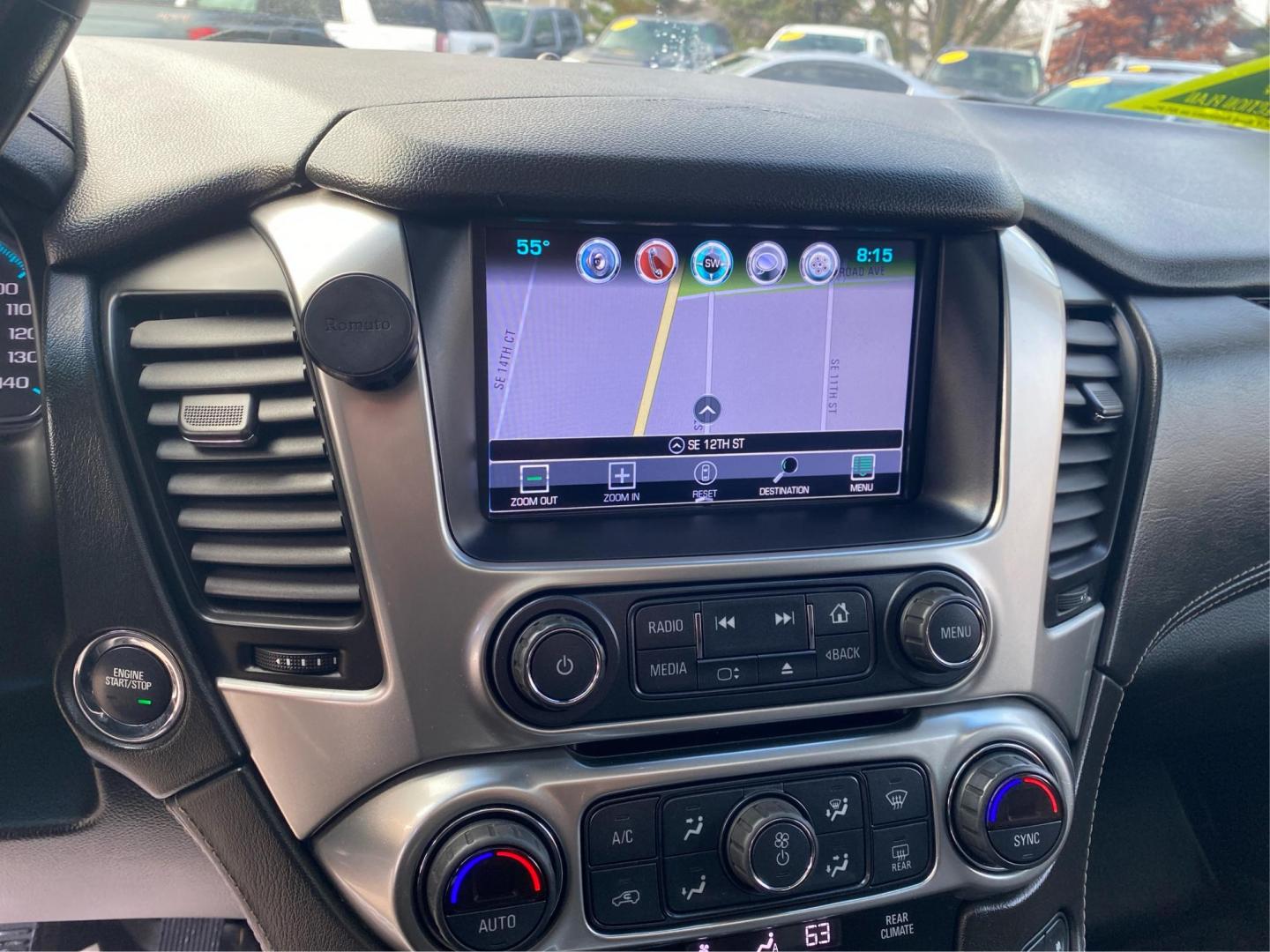 2018 BLUE CHEVROLET TAHOE PREMIER (1GNSKCKC4JR) with an 5.3L engine, Automatic transmission, located at 908 SE 14th Street, Des Moines, IA, 50317, (515) 281-0330, 41.580303, -93.597046 - Photo#13