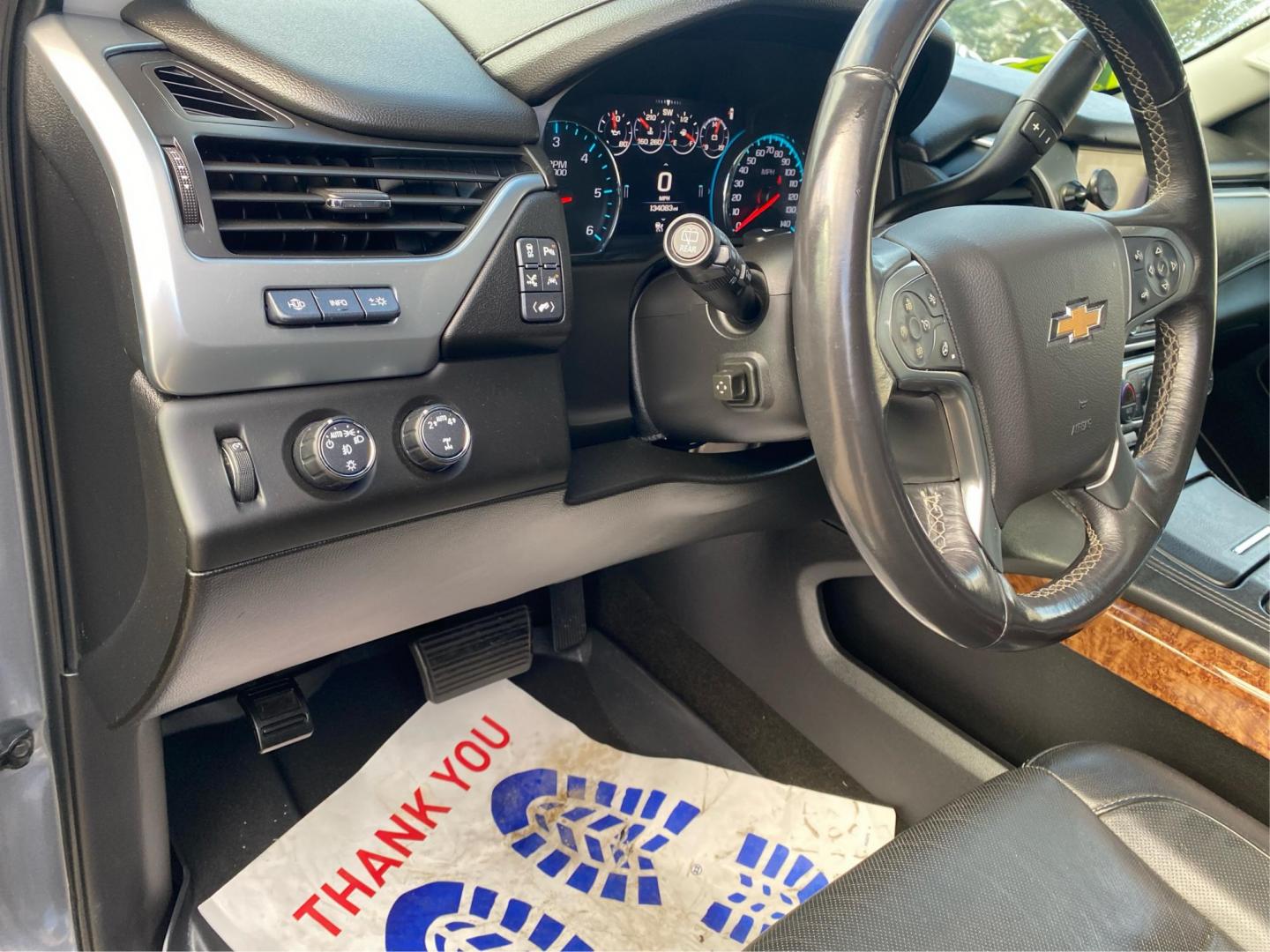 2018 BLUE CHEVROLET TAHOE PREMIER (1GNSKCKC4JR) with an 5.3L engine, Automatic transmission, located at 908 SE 14th Street, Des Moines, IA, 50317, (515) 281-0330, 41.580303, -93.597046 - Photo#17