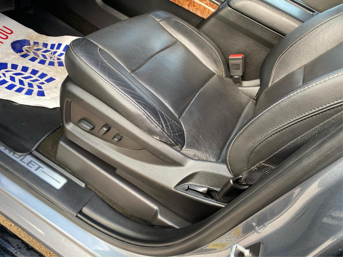 2018 BLUE CHEVROLET TAHOE PREMIER (1GNSKCKC4JR) with an 5.3L engine, Automatic transmission, located at 908 SE 14th Street, Des Moines, IA, 50317, (515) 281-0330, 41.580303, -93.597046 - Photo#18